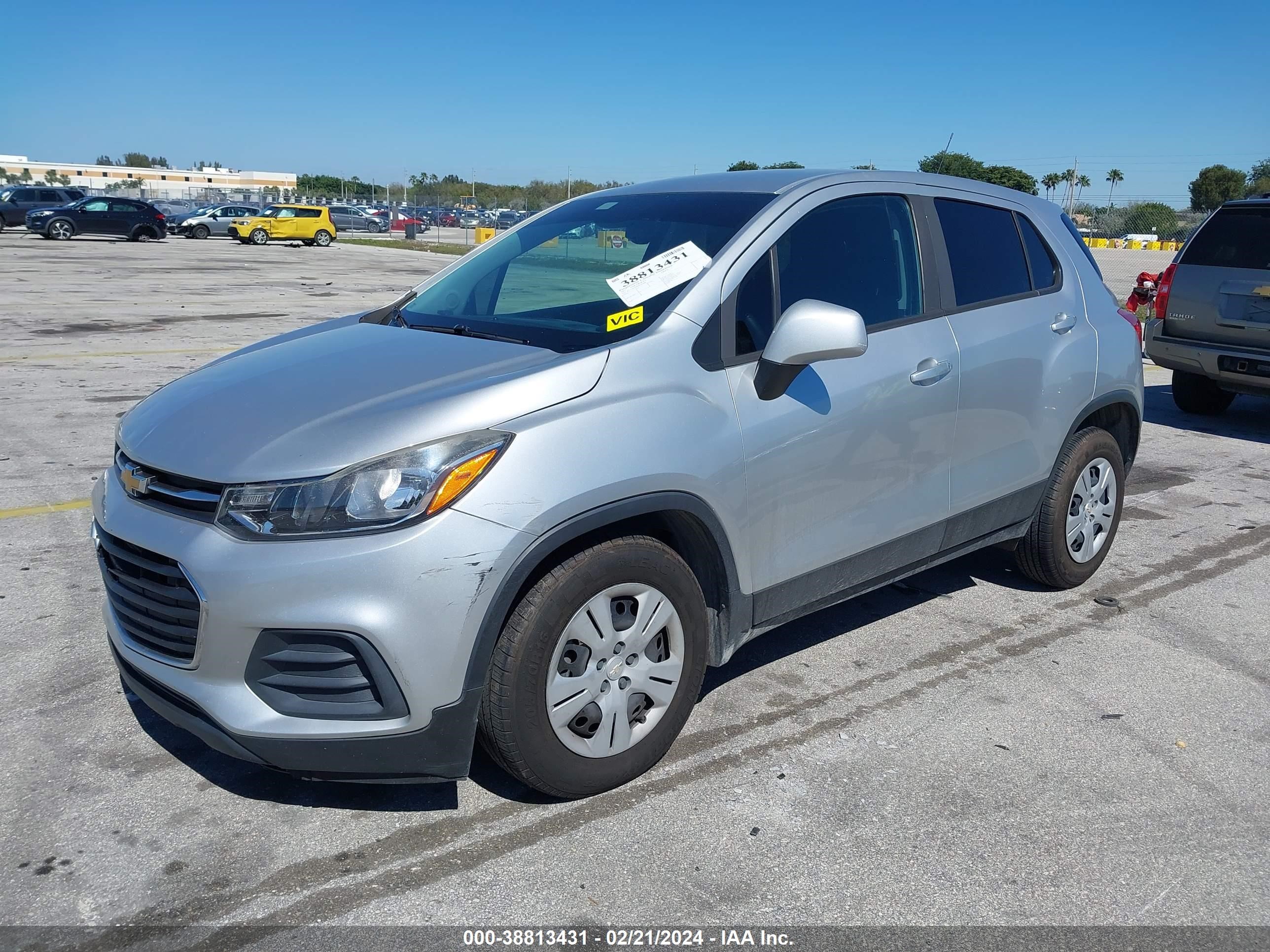 Photo 2 VIN: KL7CJKSB8HB145448 - CHEVROLET TRAX 