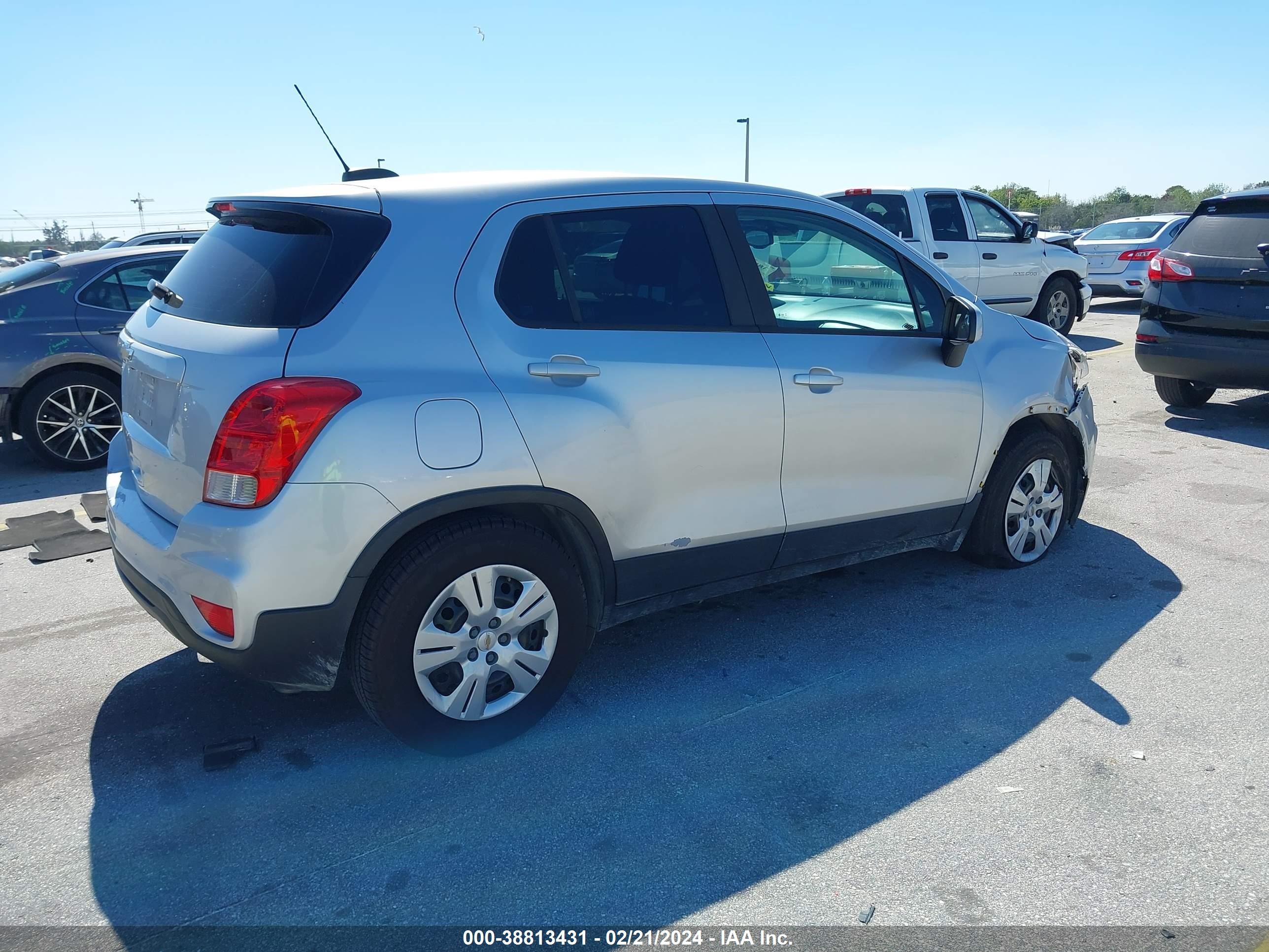 Photo 4 VIN: KL7CJKSB8HB145448 - CHEVROLET TRAX 