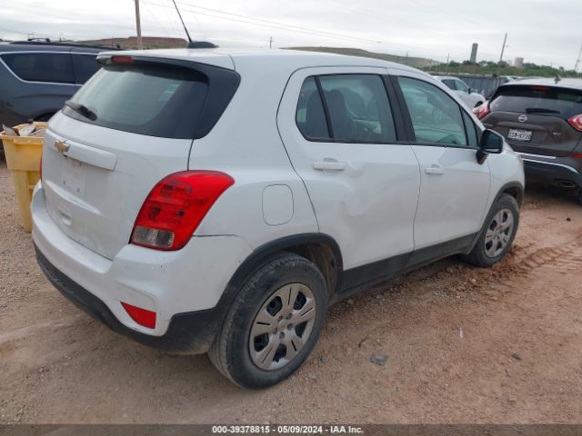 Photo 3 VIN: KL7CJKSB8JB583263 - CHEVROLET TRAX 