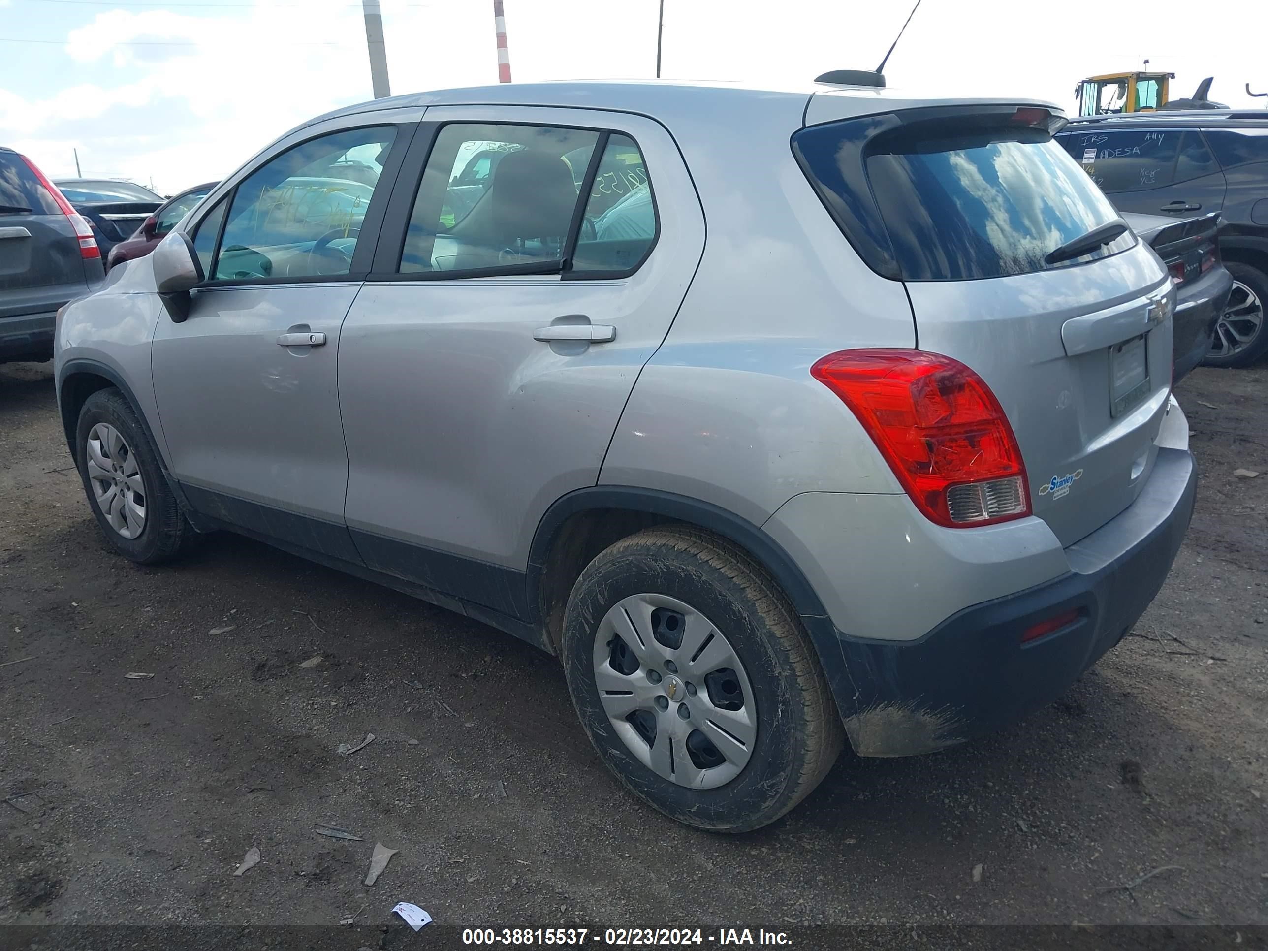 Photo 2 VIN: KL7CJKSB9FB213768 - CHEVROLET TRAX 