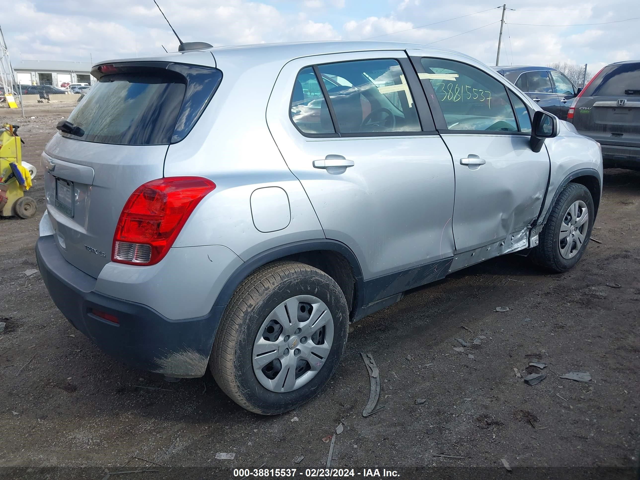 Photo 3 VIN: KL7CJKSB9FB213768 - CHEVROLET TRAX 