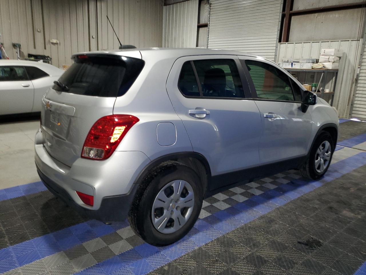 Photo 2 VIN: KL7CJKSBXHB060840 - CHEVROLET TRAX 