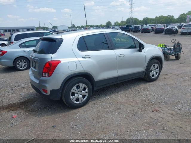 Photo 3 VIN: KL7CJKSBXJB582227 - CHEVROLET TRAX 