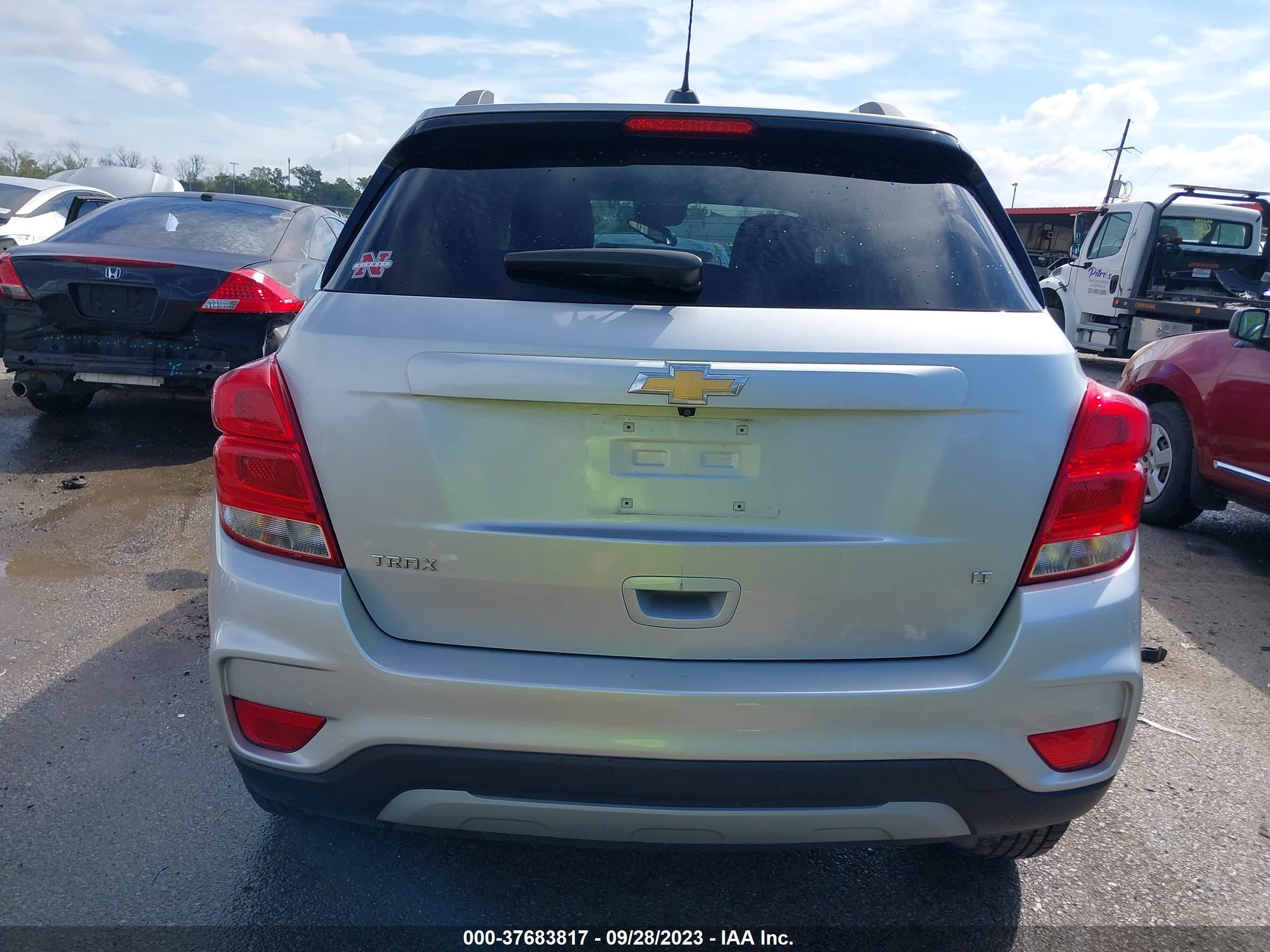 Photo 14 VIN: KL7CJLSB0JB705703 - CHEVROLET TRAX 