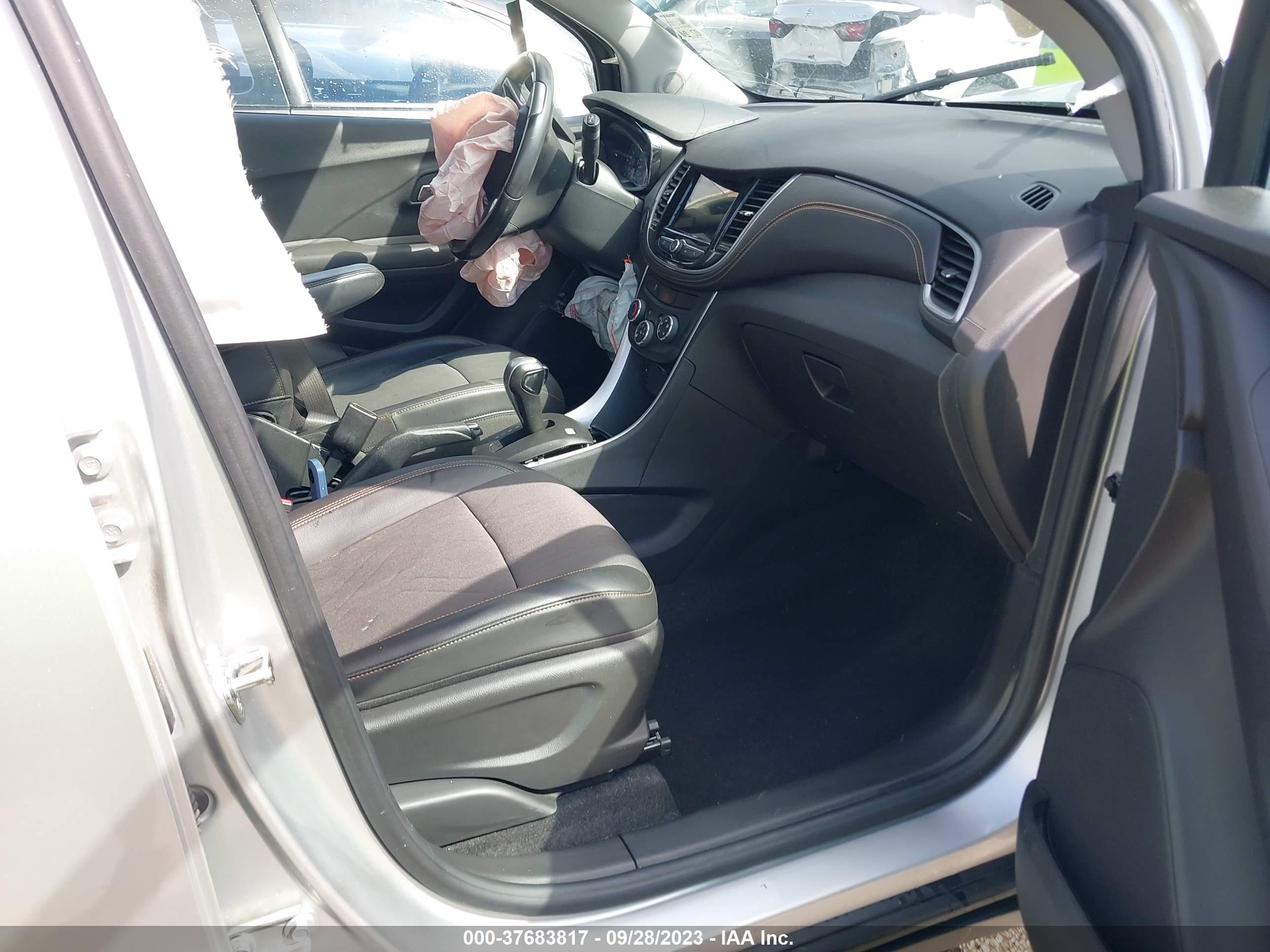 Photo 4 VIN: KL7CJLSB0JB705703 - CHEVROLET TRAX 