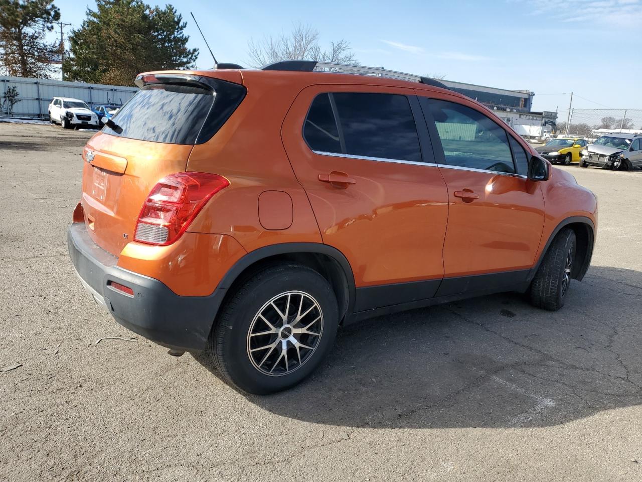 Photo 2 VIN: KL7CJLSB1FB218050 - CHEVROLET TRAX 