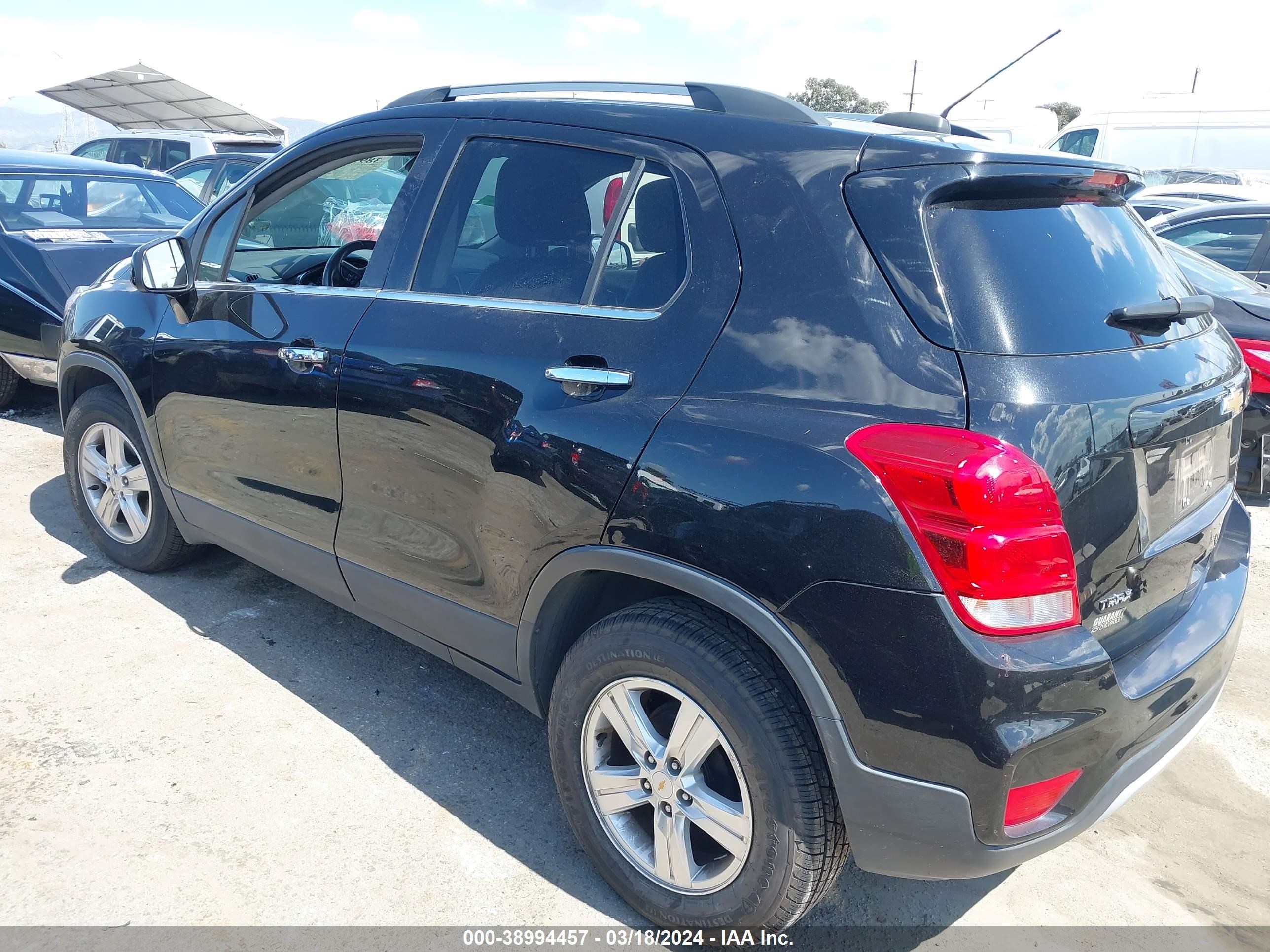 Photo 2 VIN: KL7CJLSB2KB856219 - CHEVROLET TRAX 