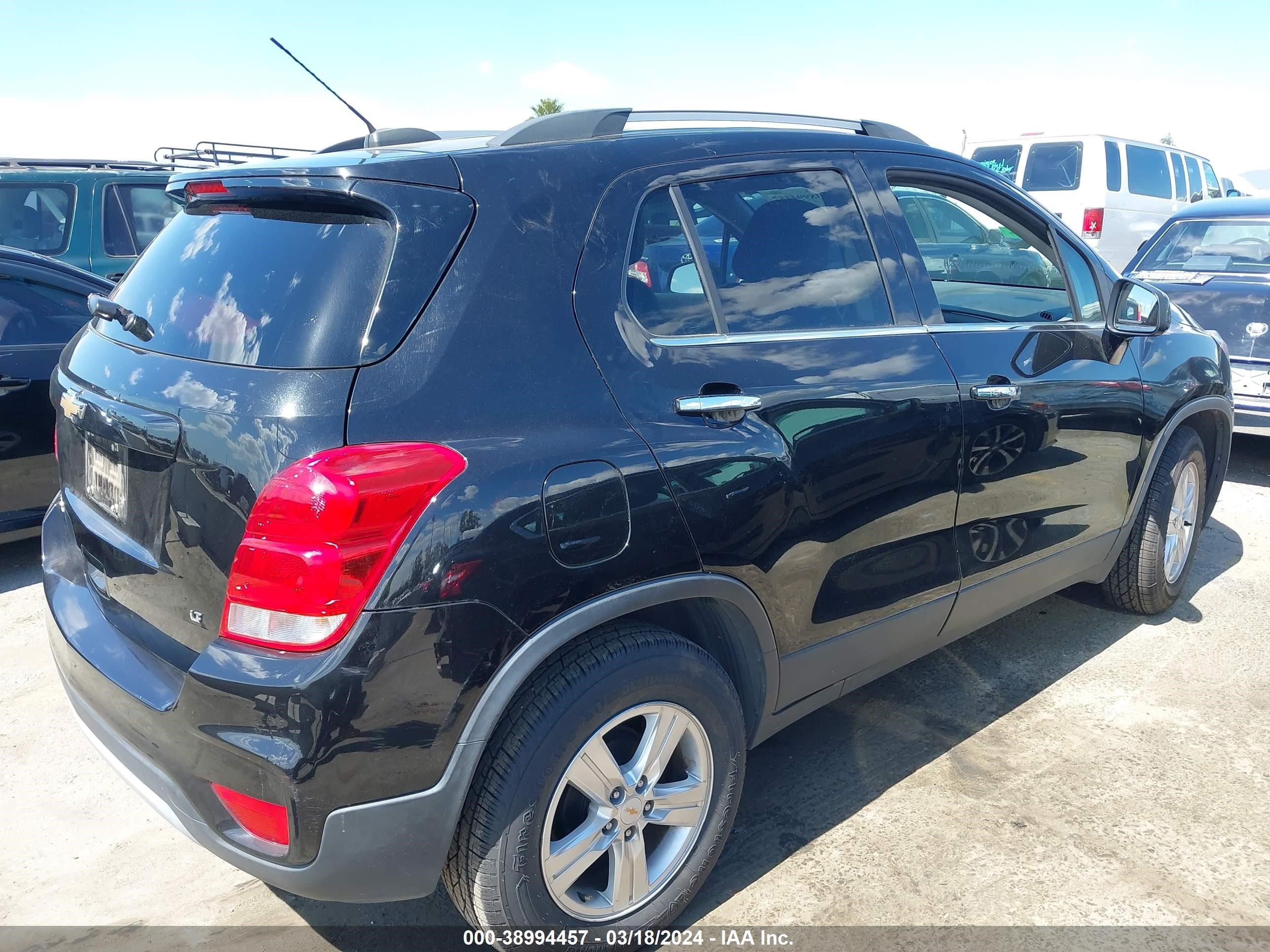 Photo 3 VIN: KL7CJLSB2KB856219 - CHEVROLET TRAX 