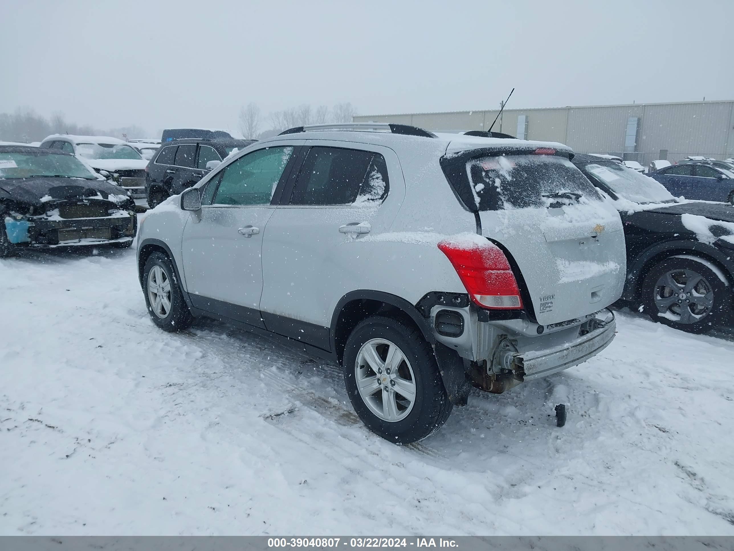 Photo 2 VIN: KL7CJLSB3JB658148 - CHEVROLET TRAX 