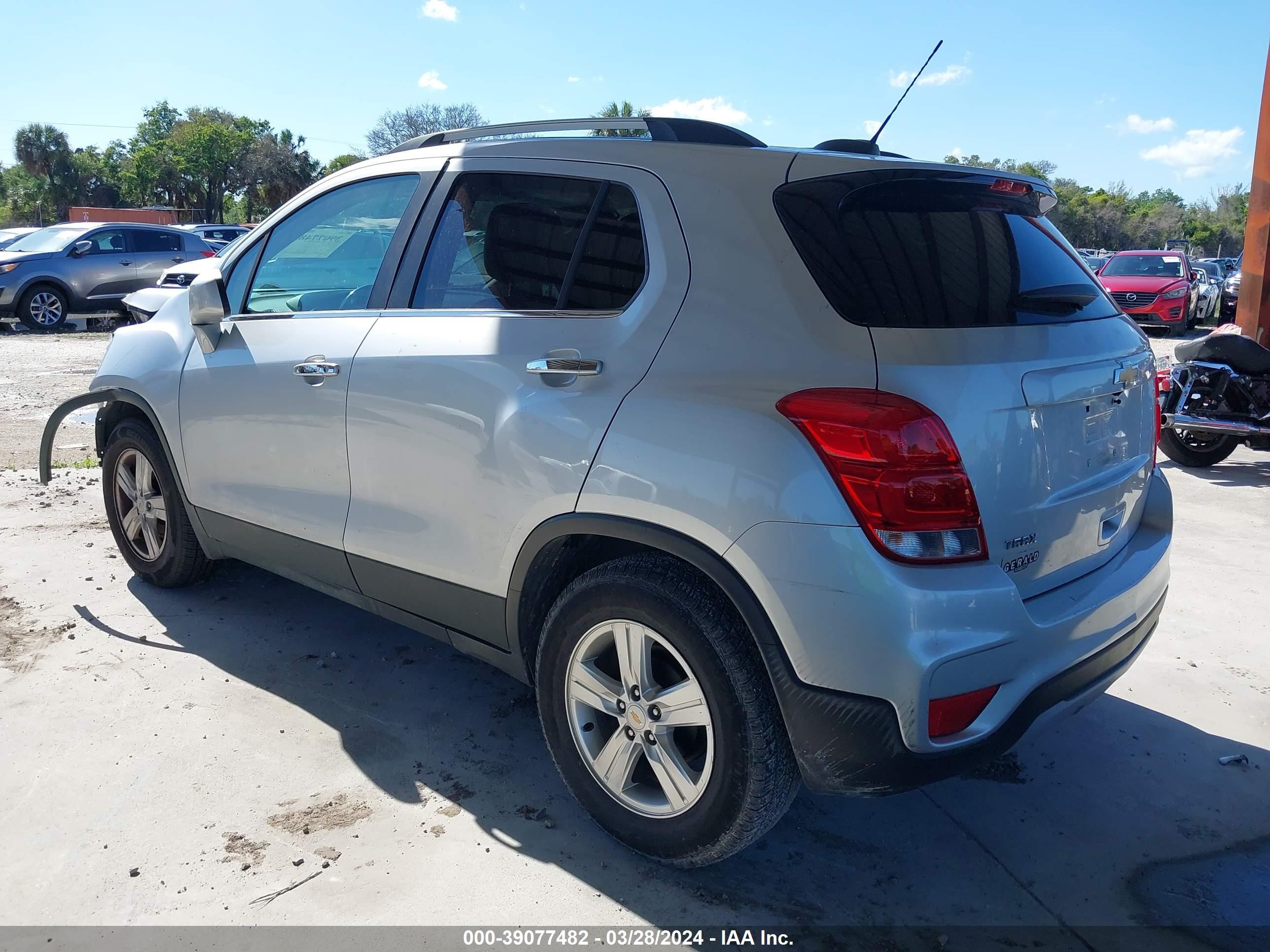 Photo 2 VIN: KL7CJLSB3KB758509 - CHEVROLET TRAX 