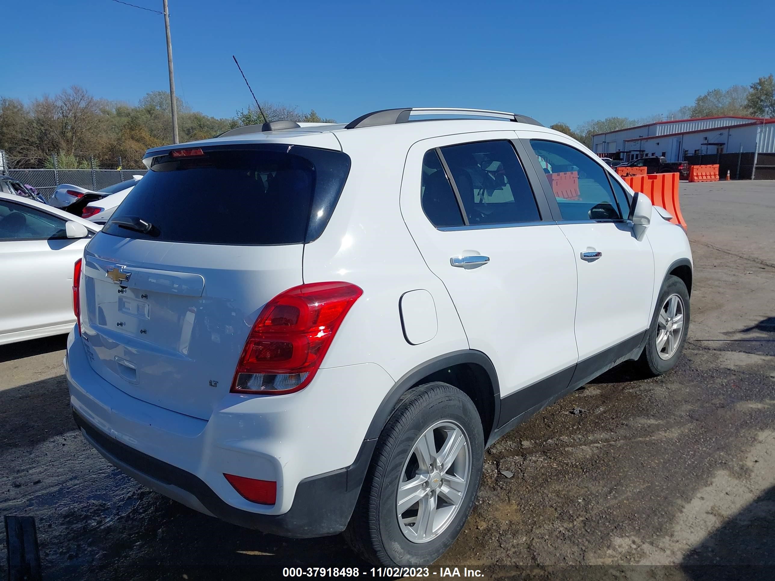 Photo 3 VIN: KL7CJLSB3KB963909 - CHEVROLET TRAX 