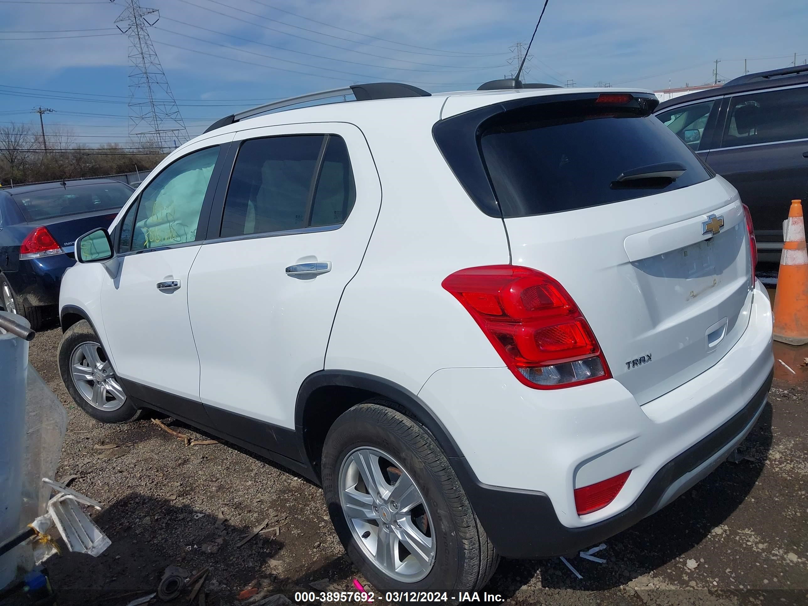 Photo 2 VIN: KL7CJLSB4JB727722 - CHEVROLET TRAX 