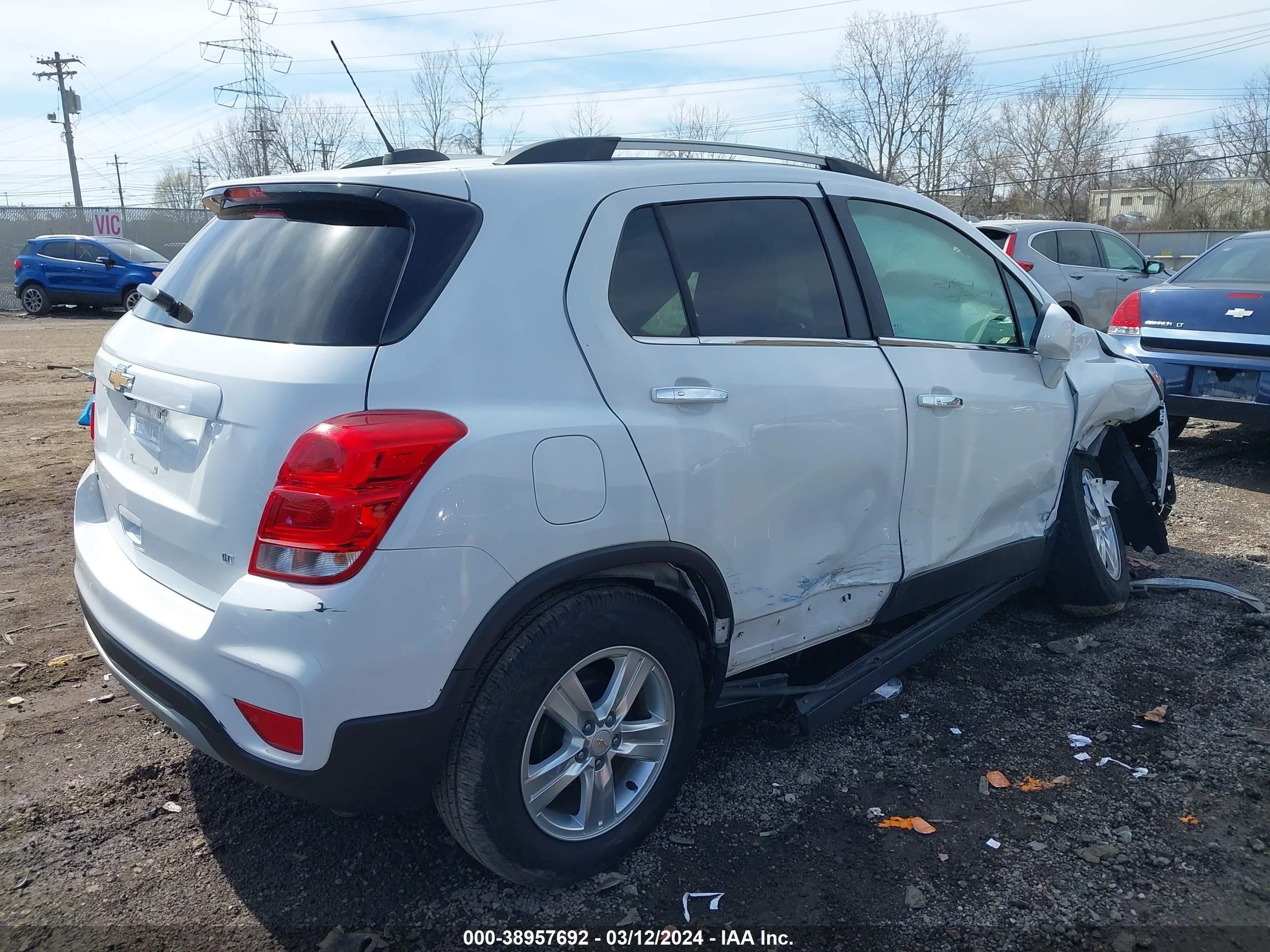 Photo 3 VIN: KL7CJLSB4JB727722 - CHEVROLET TRAX 