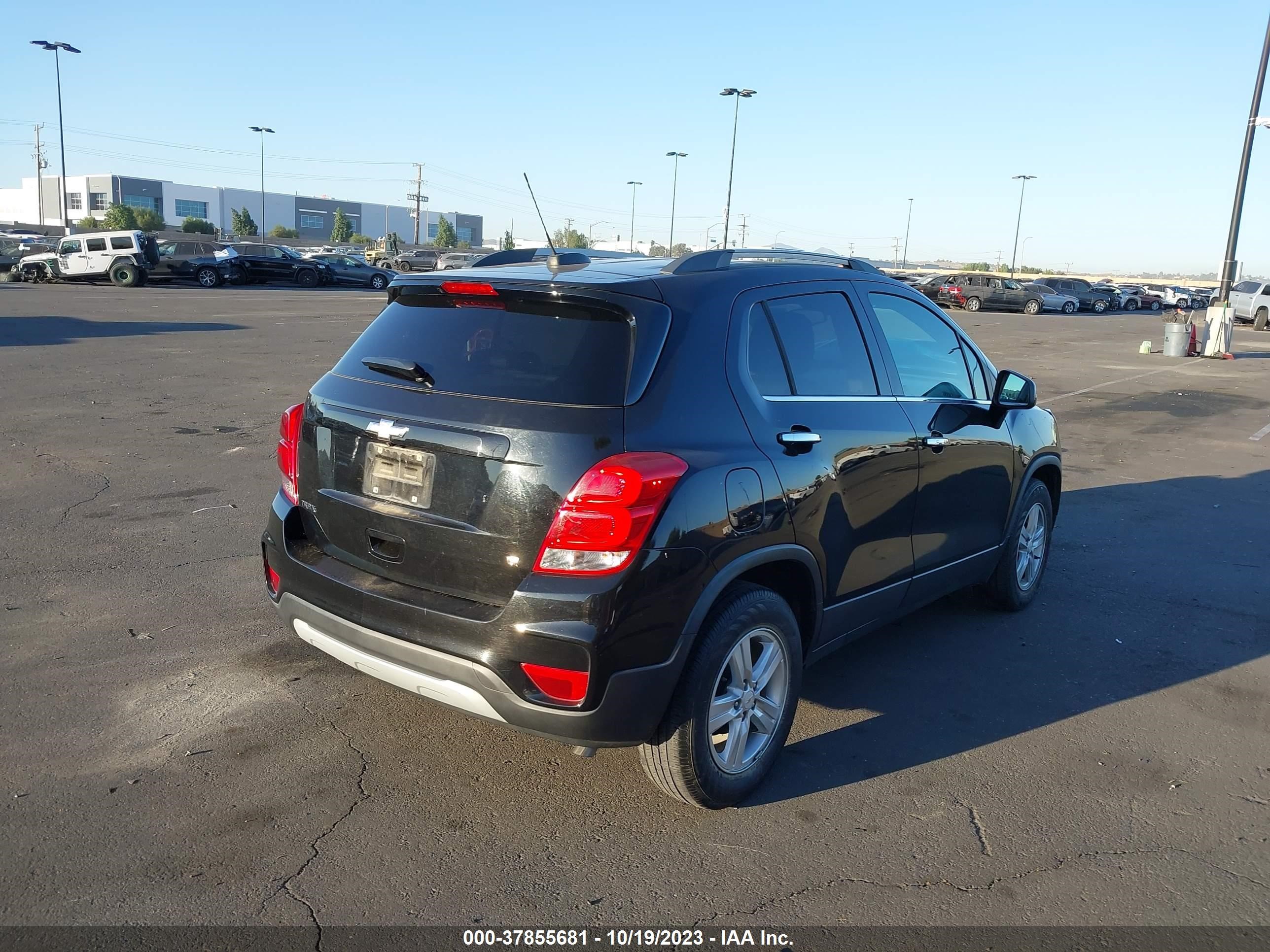 Photo 3 VIN: KL7CJLSB4KB947945 - CHEVROLET TRAX 