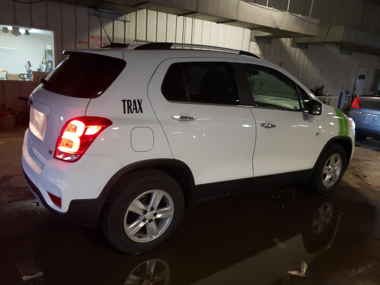 Photo 2 VIN: KL7CJLSB5JB566197 - CHEVROLET TRAX 