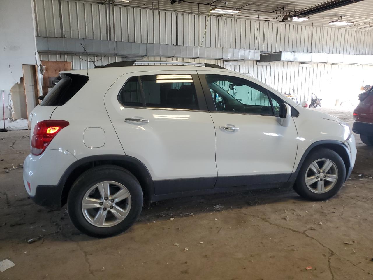 Photo 2 VIN: KL7CJLSB5KB933813 - CHEVROLET TRAX 