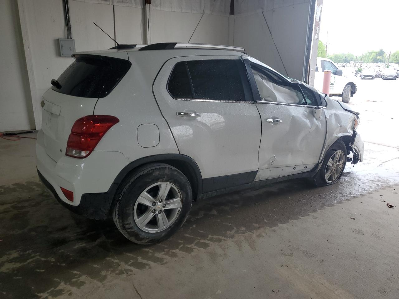 Photo 2 VIN: KL7CJLSB5KB935996 - CHEVROLET TRAX 