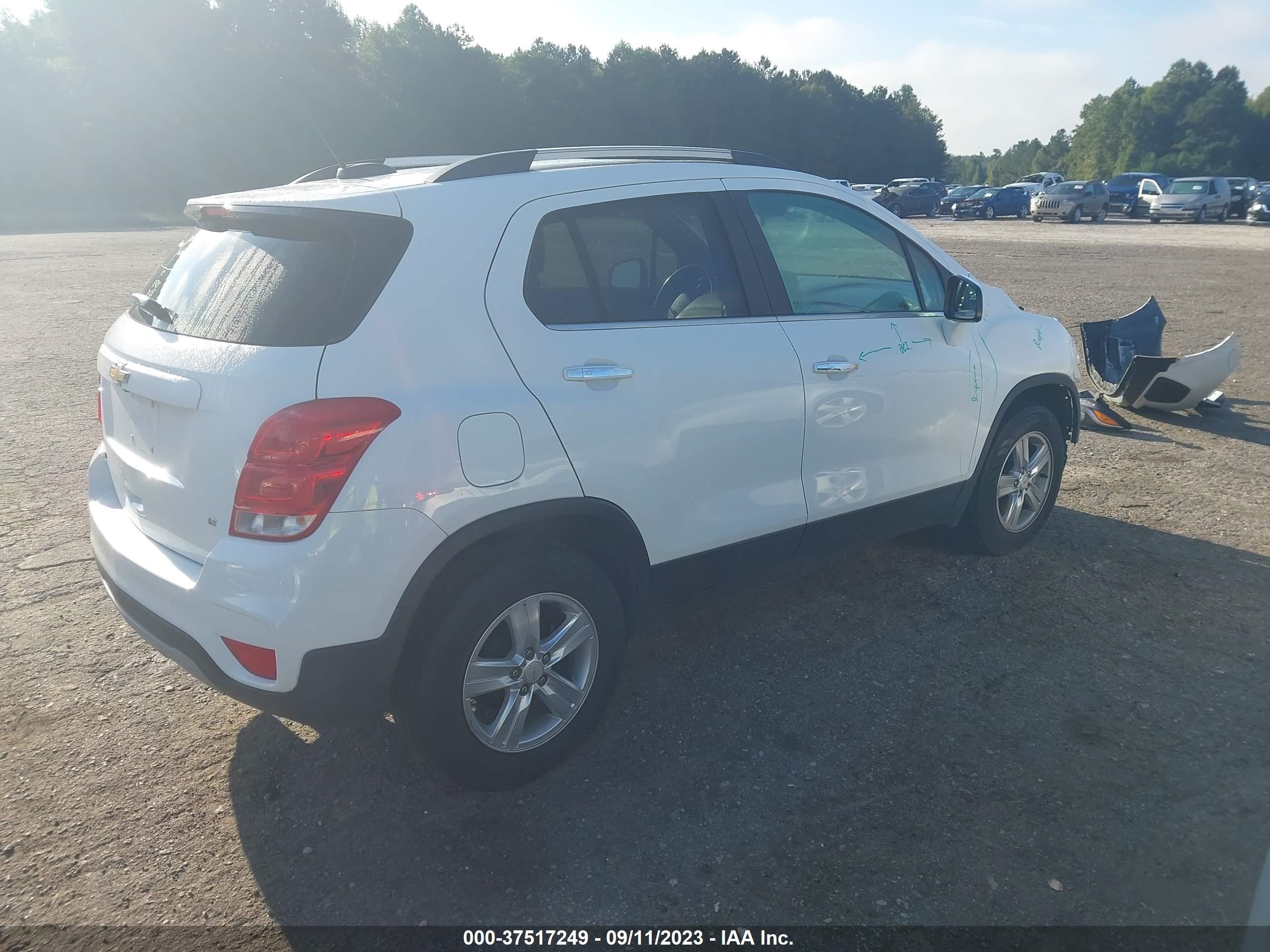 Photo 3 VIN: KL7CJLSB7JB725995 - CHEVROLET TRAX 