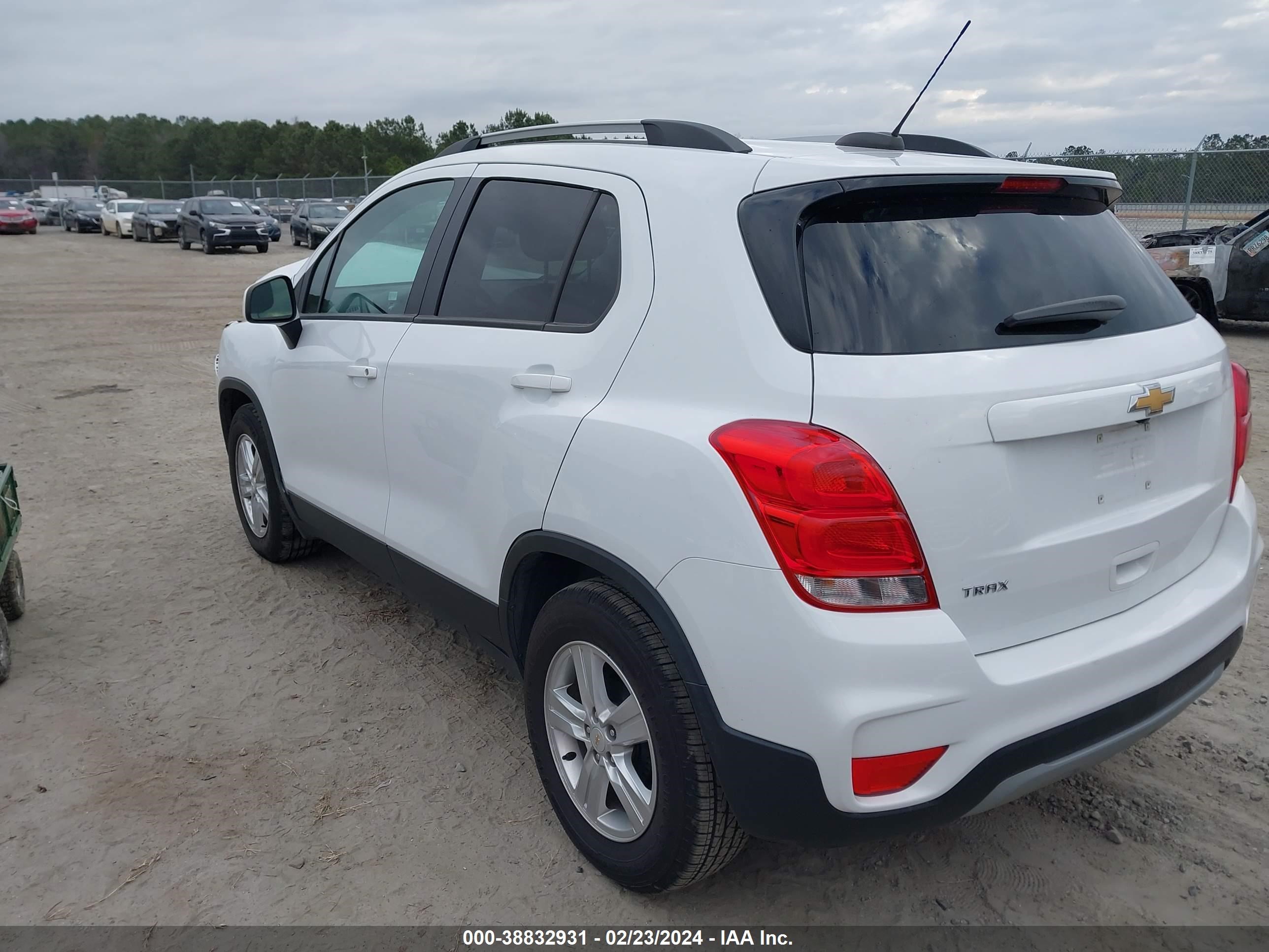 Photo 2 VIN: KL7CJLSB7MB330428 - CHEVROLET TRAX 