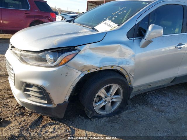 Photo 5 VIN: KL7CJLSB8JB718215 - CHEVROLET TRAX 