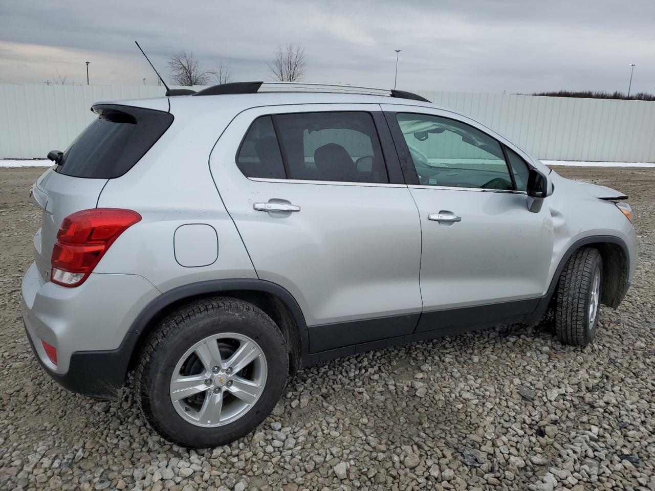 Photo 2 VIN: KL7CJLSB8JB734818 - CHEVROLET TRAX 