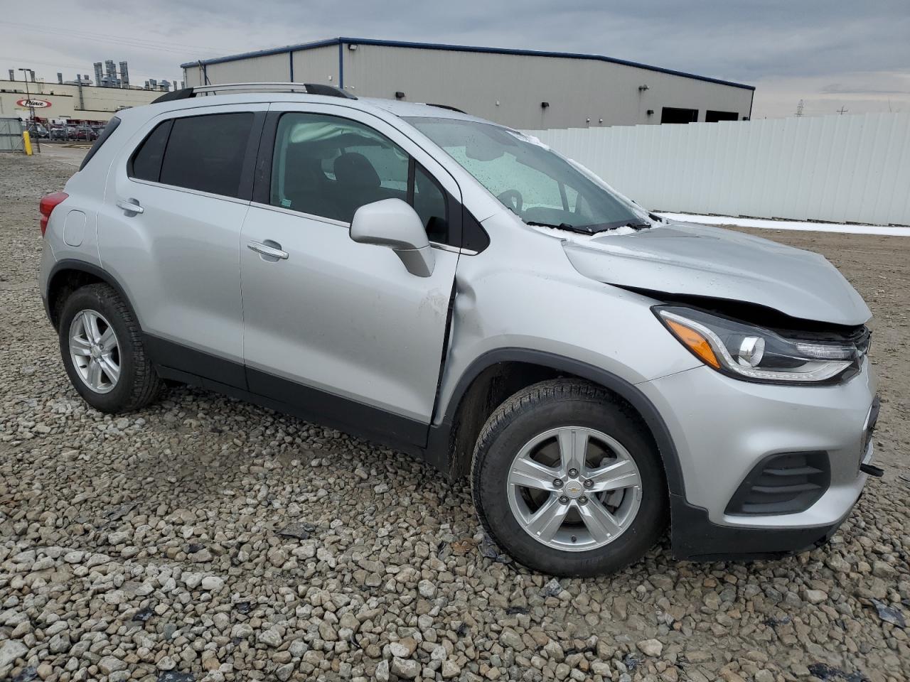 Photo 3 VIN: KL7CJLSB8JB734818 - CHEVROLET TRAX 