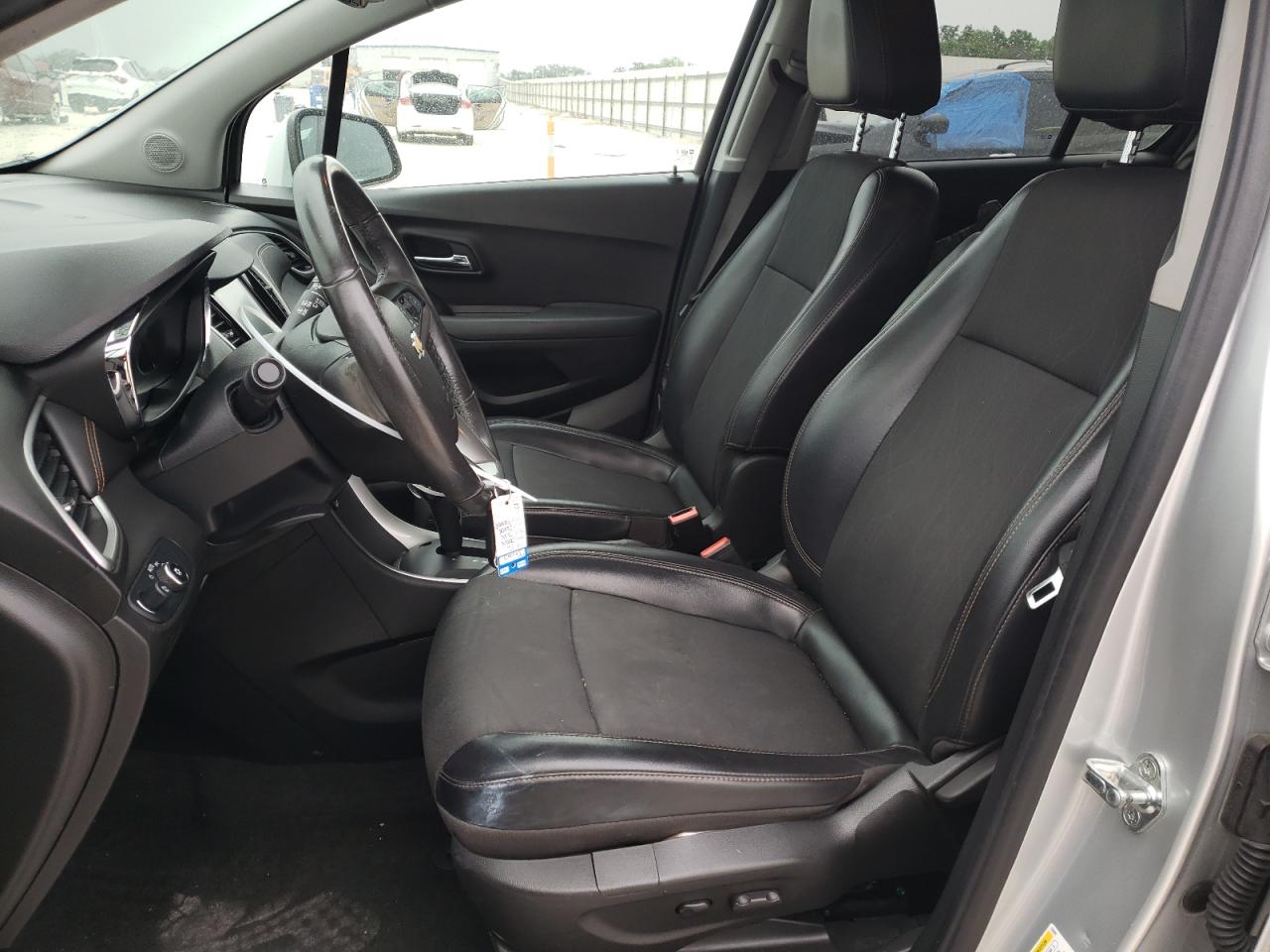 Photo 6 VIN: KL7CJLSBXHB151208 - CHEVROLET TRAX 