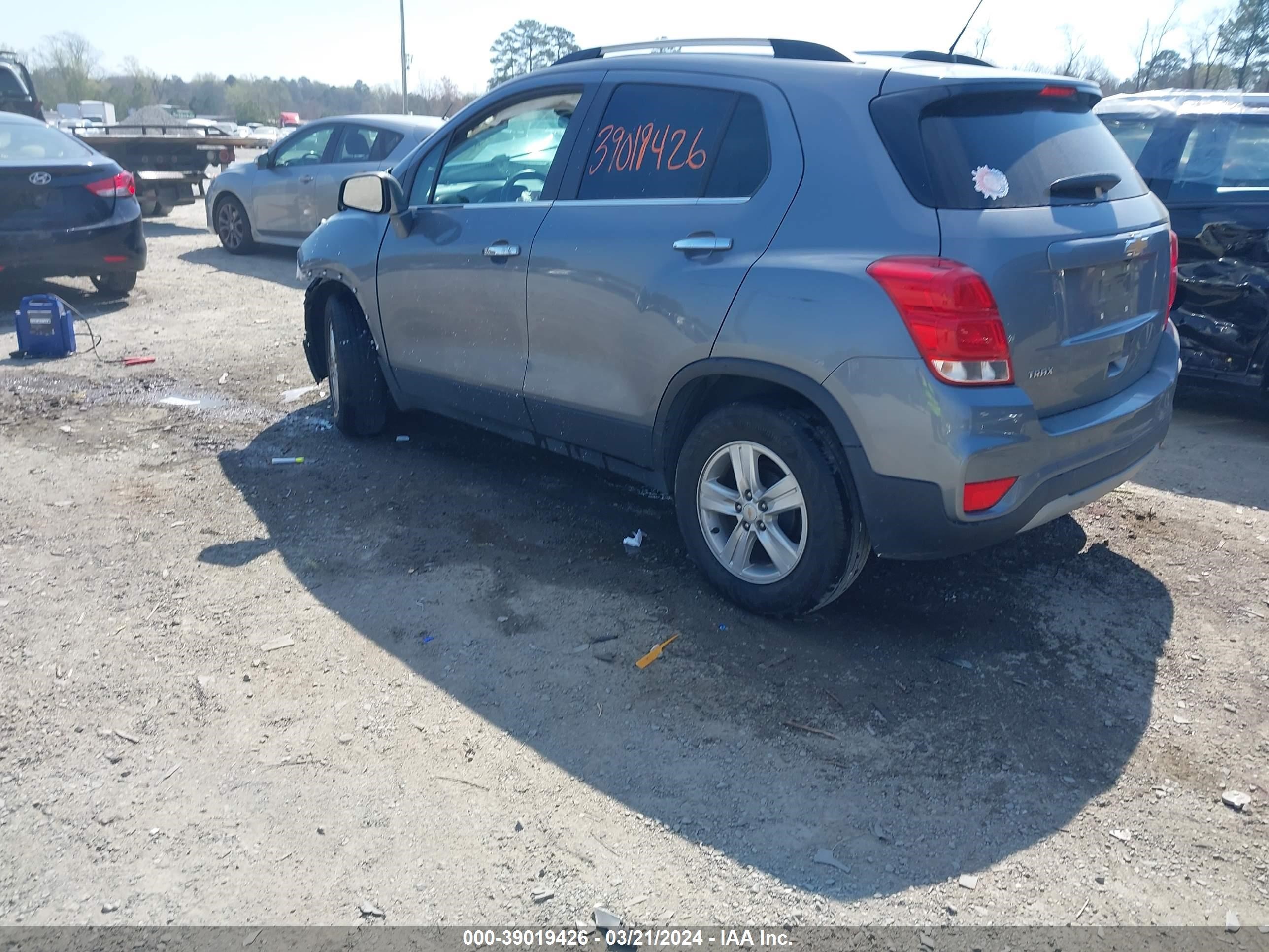 Photo 2 VIN: KL7CJLSBXKB939302 - CHEVROLET TRAX 