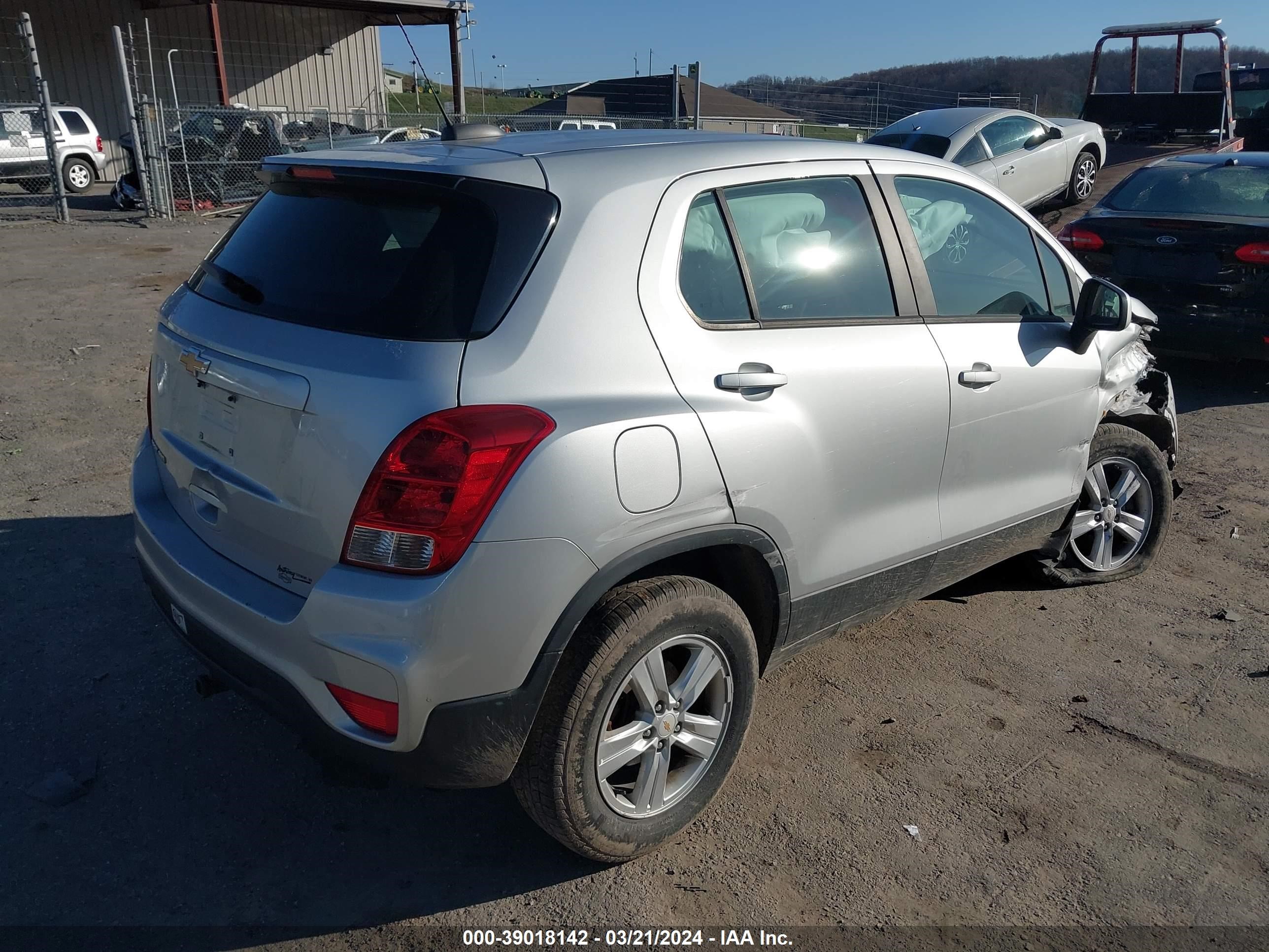 Photo 3 VIN: KL7CJNSB0HB071637 - CHEVROLET TRAX 