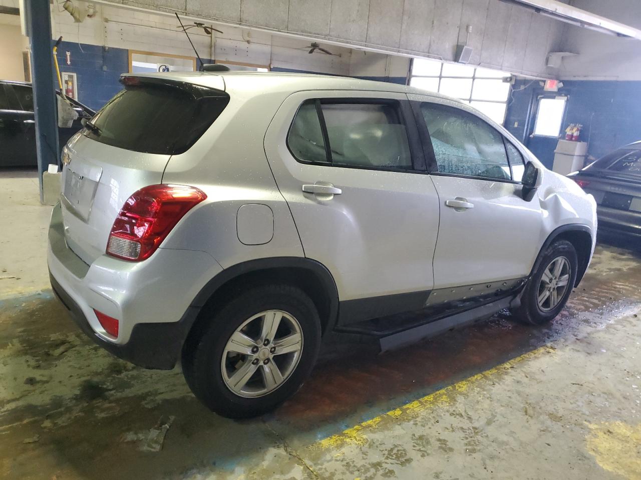 Photo 2 VIN: KL7CJNSB2JB608143 - CHEVROLET TRAX 