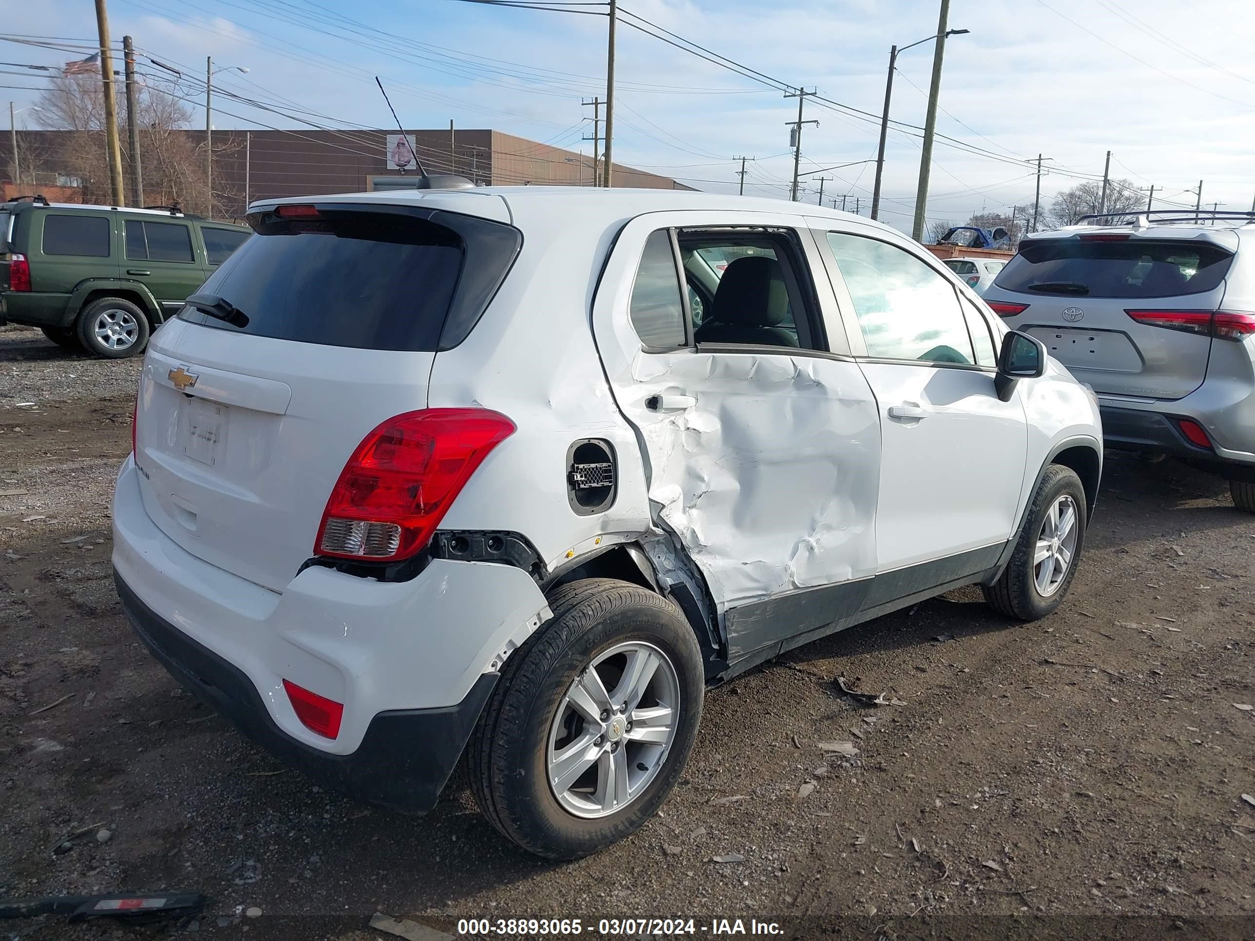 Photo 3 VIN: KL7CJNSM3MB369692 - CHEVROLET TRAX 