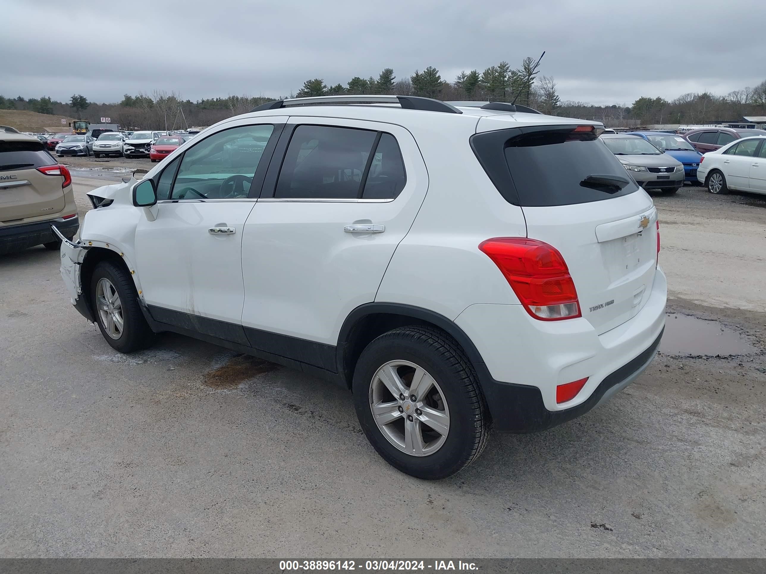 Photo 2 VIN: KL7CJPSB1JB650699 - CHEVROLET TRAX 