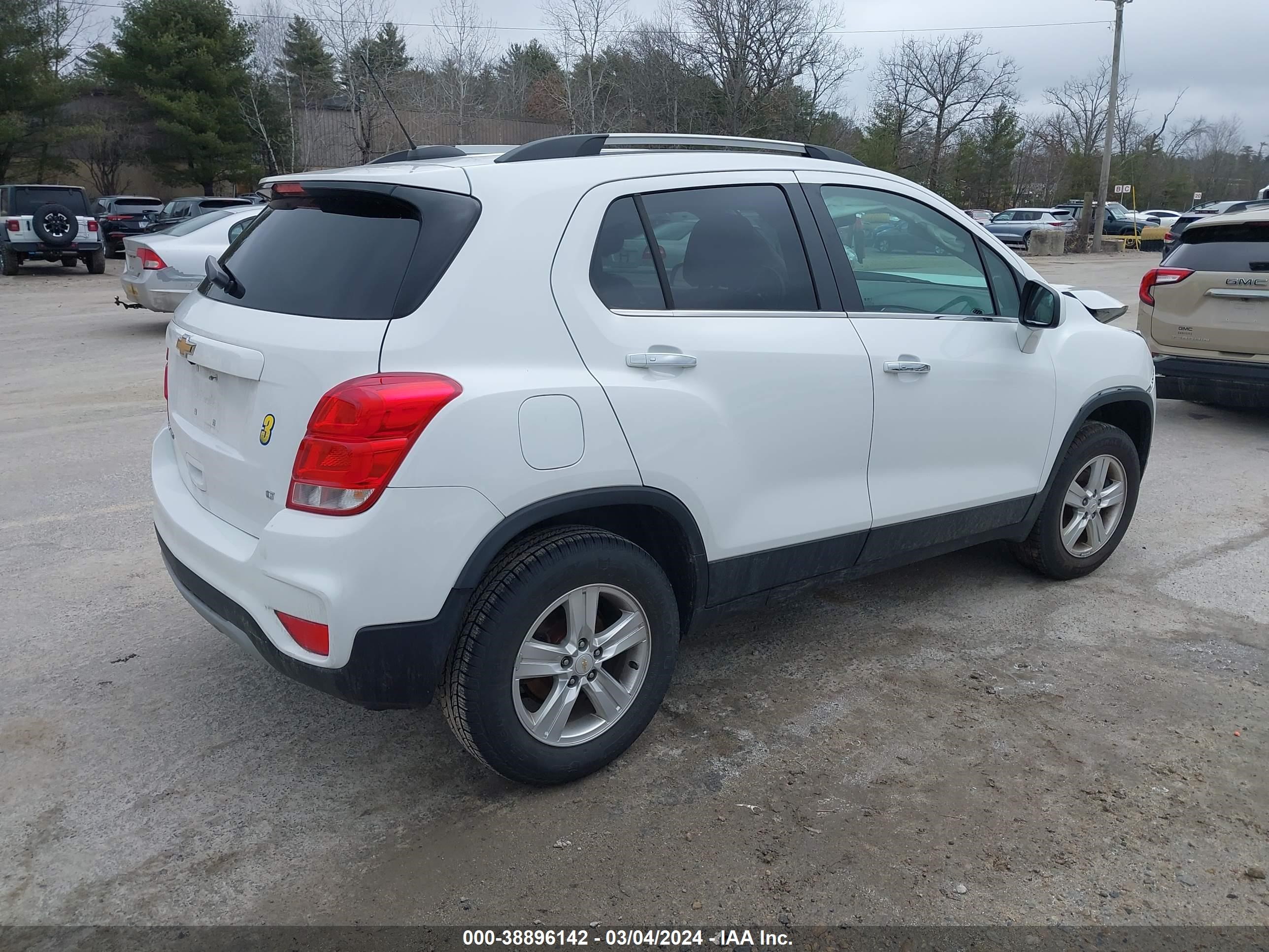 Photo 3 VIN: KL7CJPSB1JB650699 - CHEVROLET TRAX 