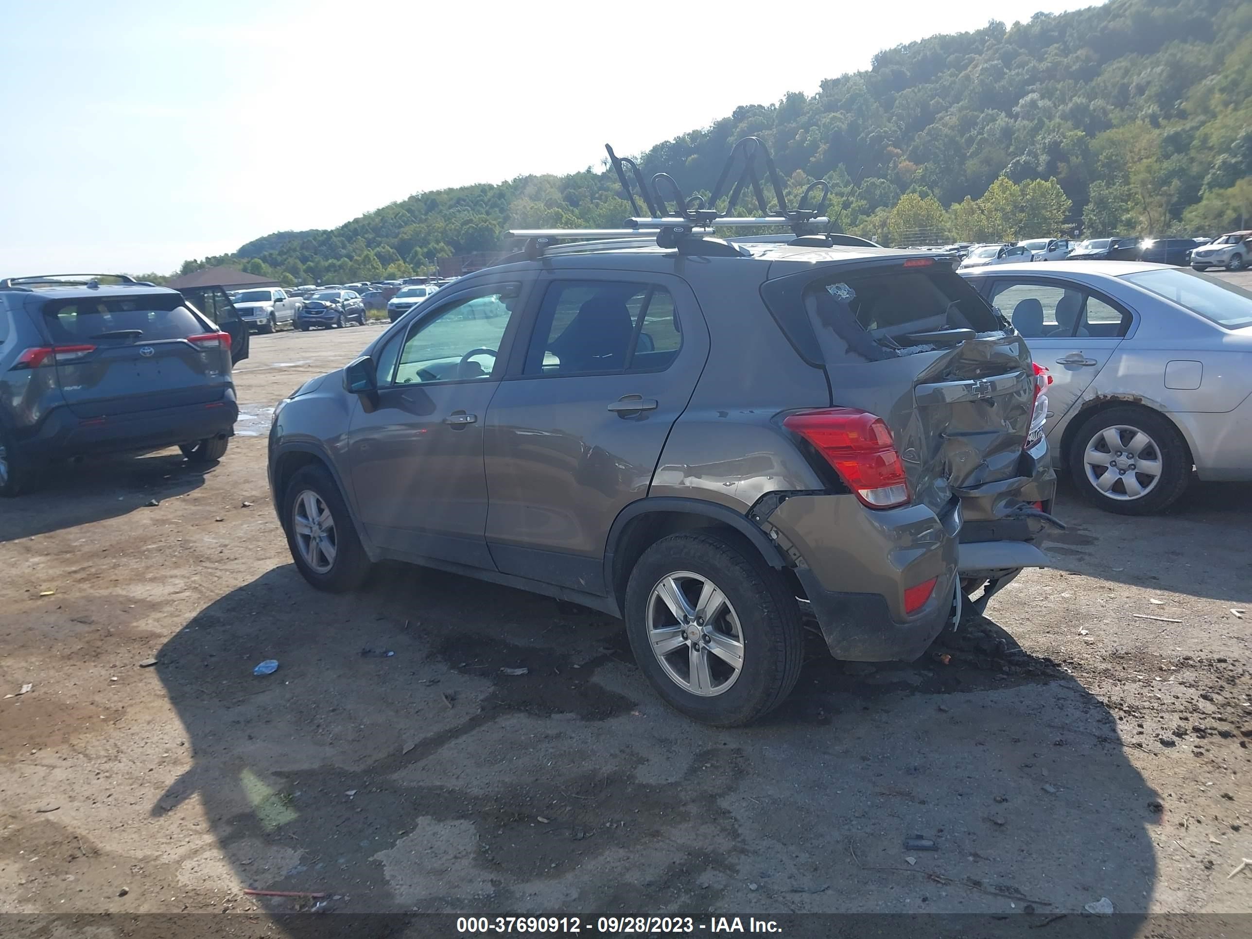 Photo 2 VIN: KL7CJPSB1MB308464 - CHEVROLET TRAX 