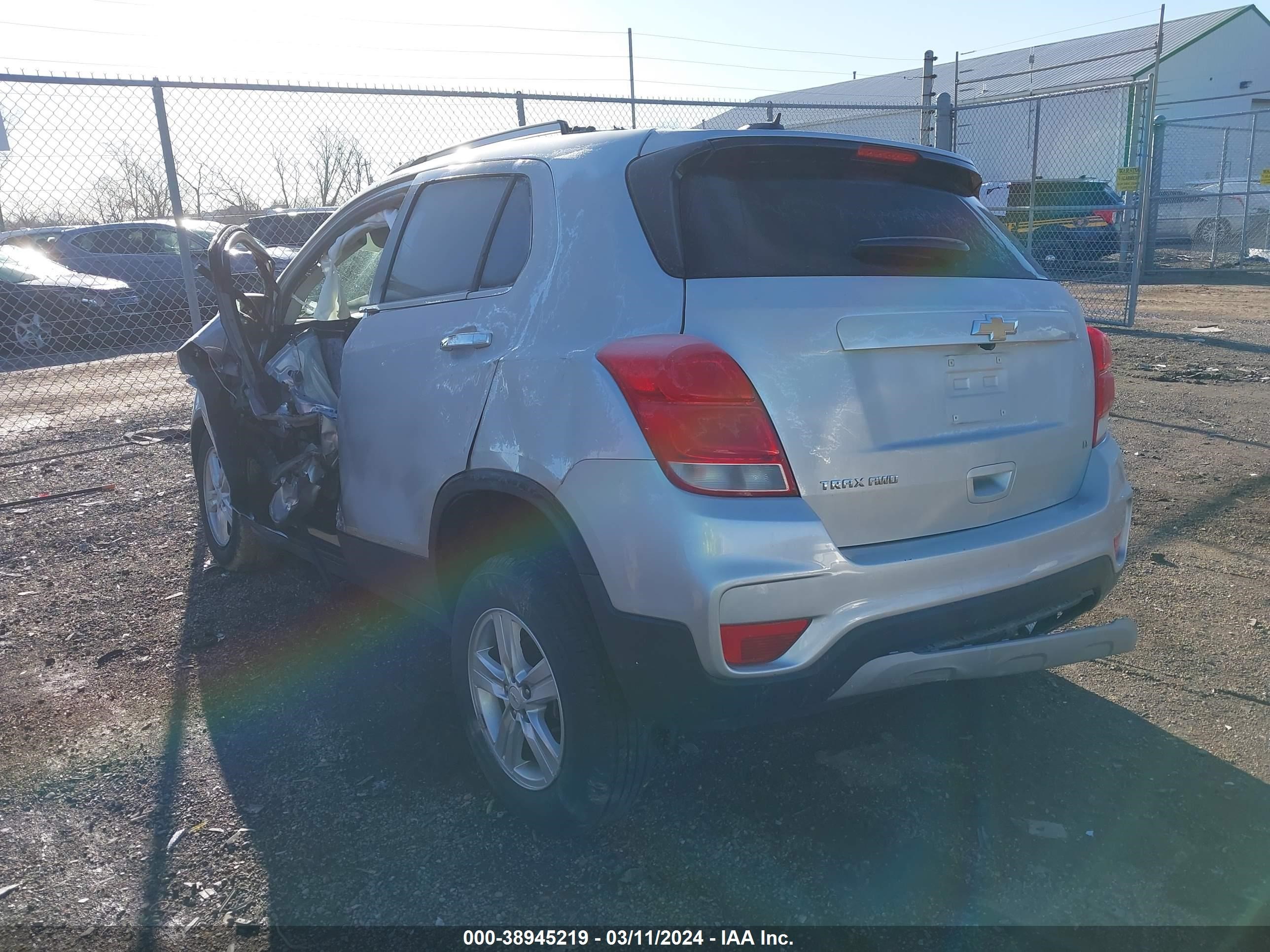 Photo 2 VIN: KL7CJPSB2KB952018 - CHEVROLET TRAX 