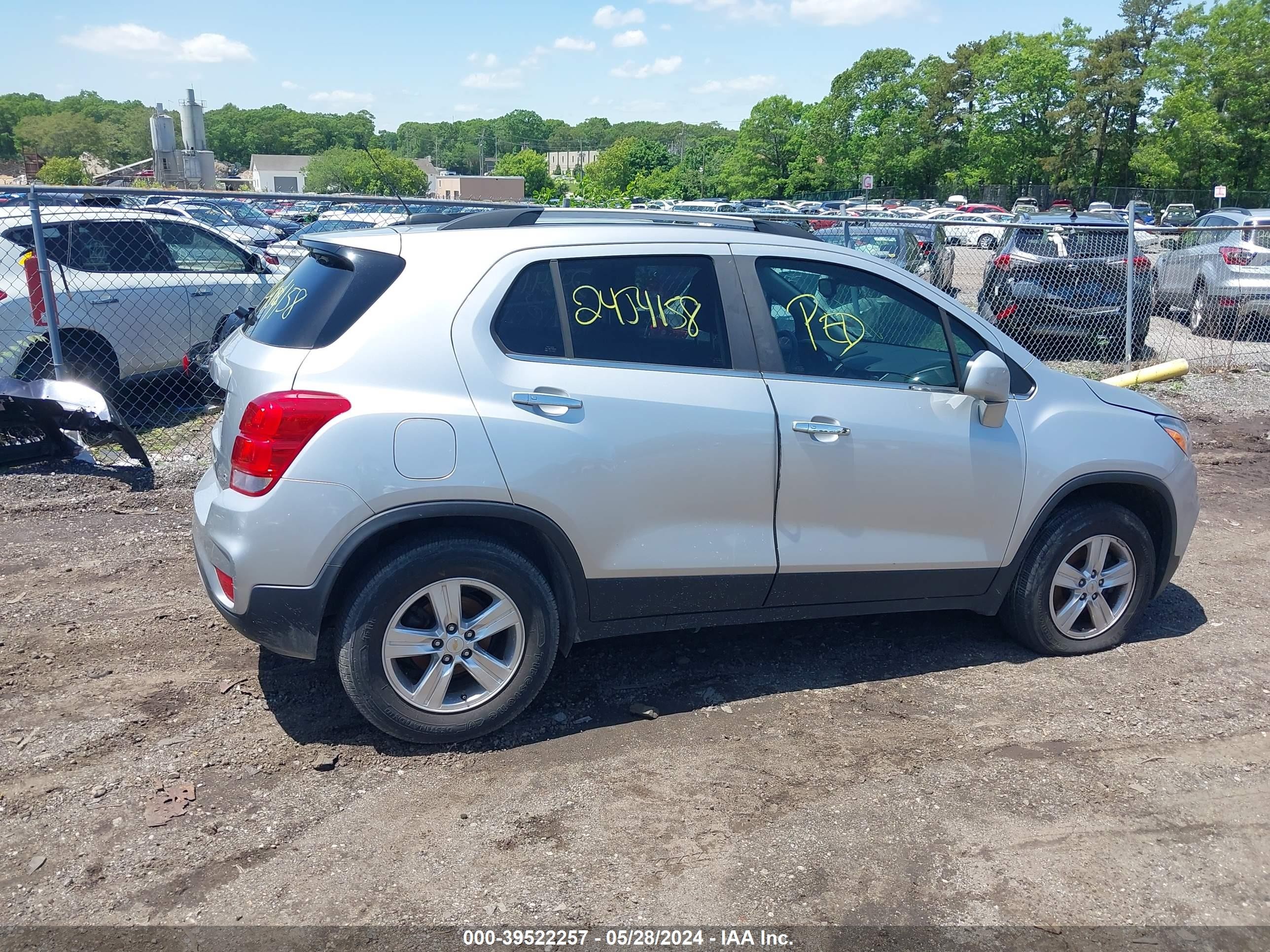 Photo 11 VIN: KL7CJPSB3JB685731 - CHEVROLET TRAX 