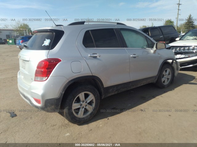 Photo 3 VIN: KL7CJPSB3JB702317 - CHEVROLET TRAX 