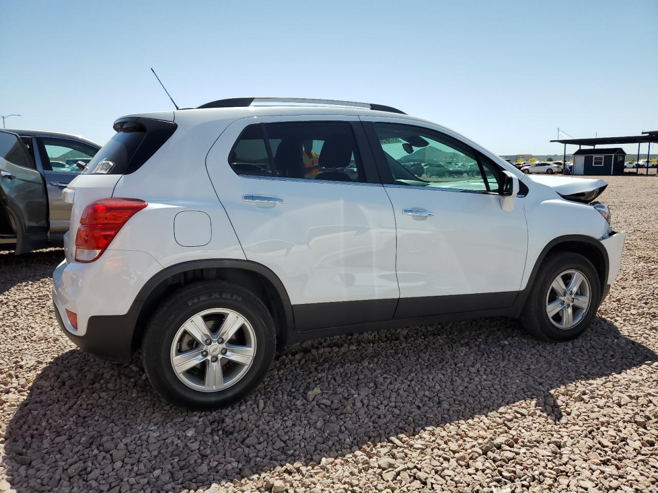 Photo 2 VIN: KL7CJPSB3KB933316 - CHEVROLET TRAX 