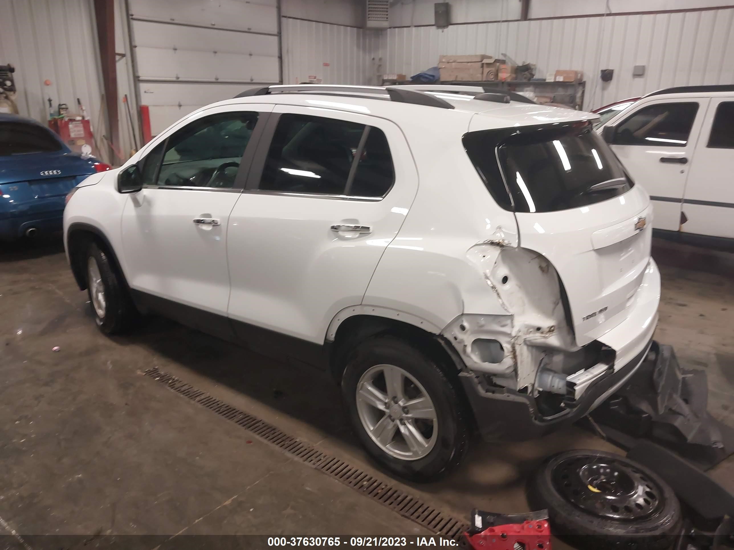 Photo 2 VIN: KL7CJPSB3LB010142 - CHEVROLET TRAX 