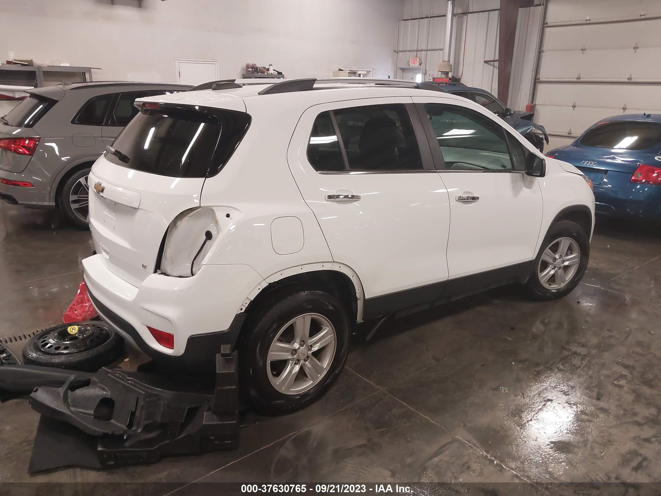 Photo 3 VIN: KL7CJPSB3LB010142 - CHEVROLET TRAX 