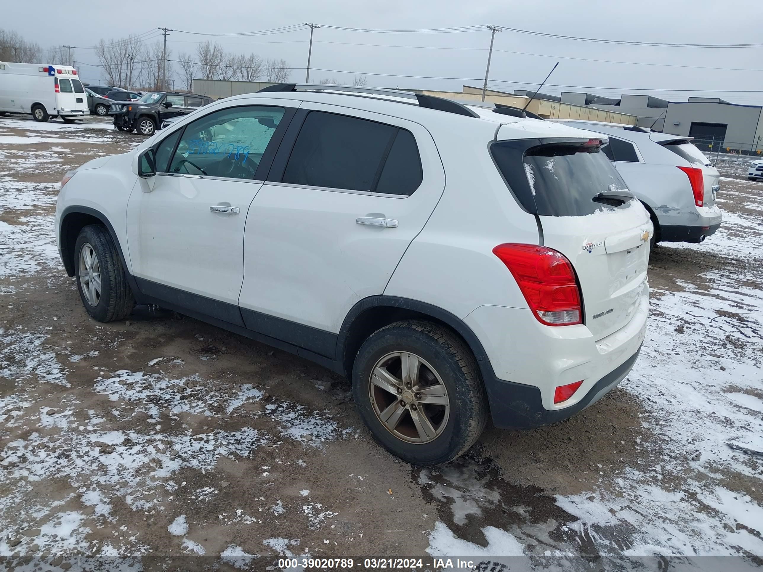 Photo 2 VIN: KL7CJPSB6JB711917 - CHEVROLET TRAX 