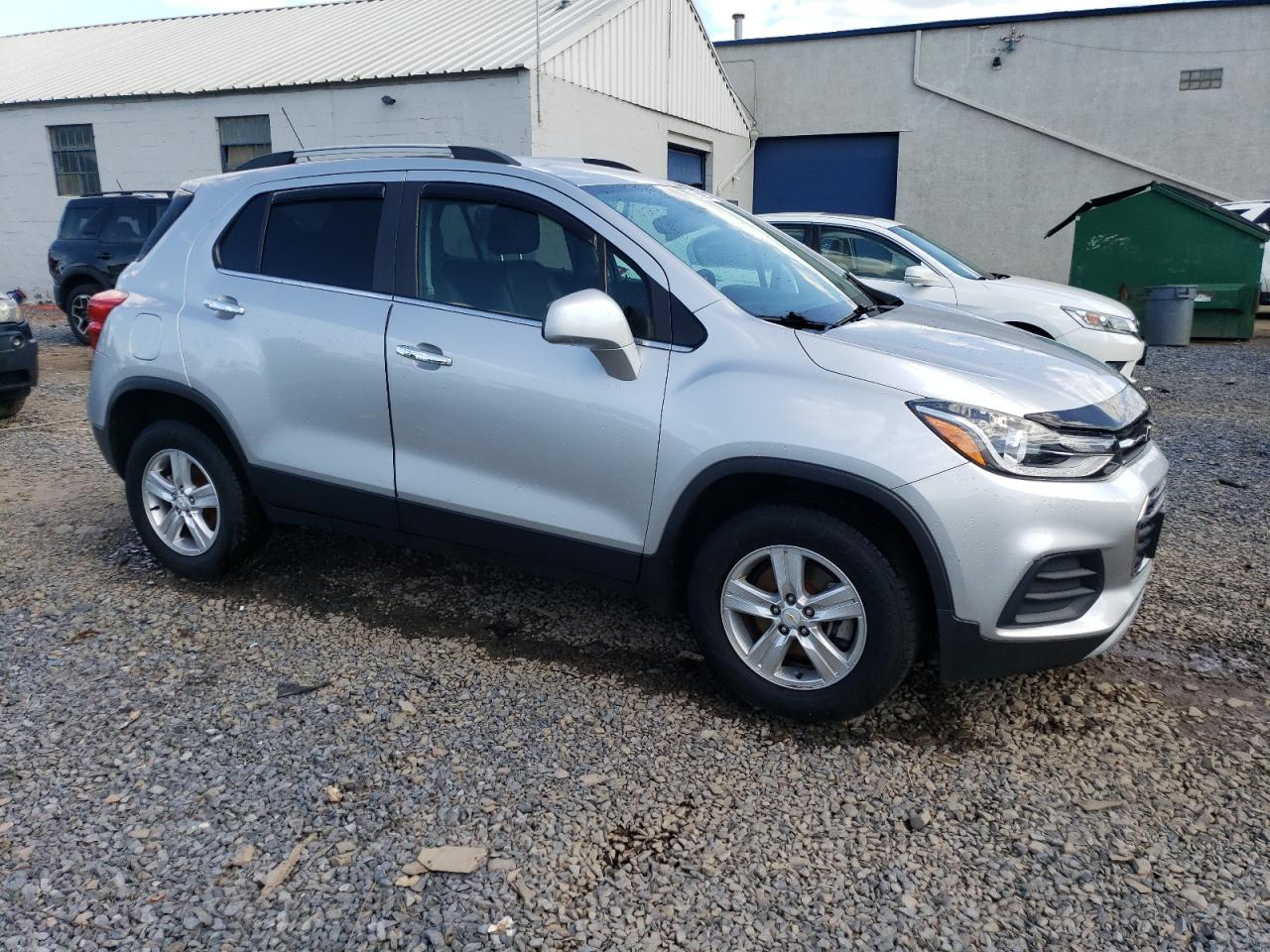 Photo 3 VIN: KL7CJPSB7JB582733 - CHEVROLET TRAX 