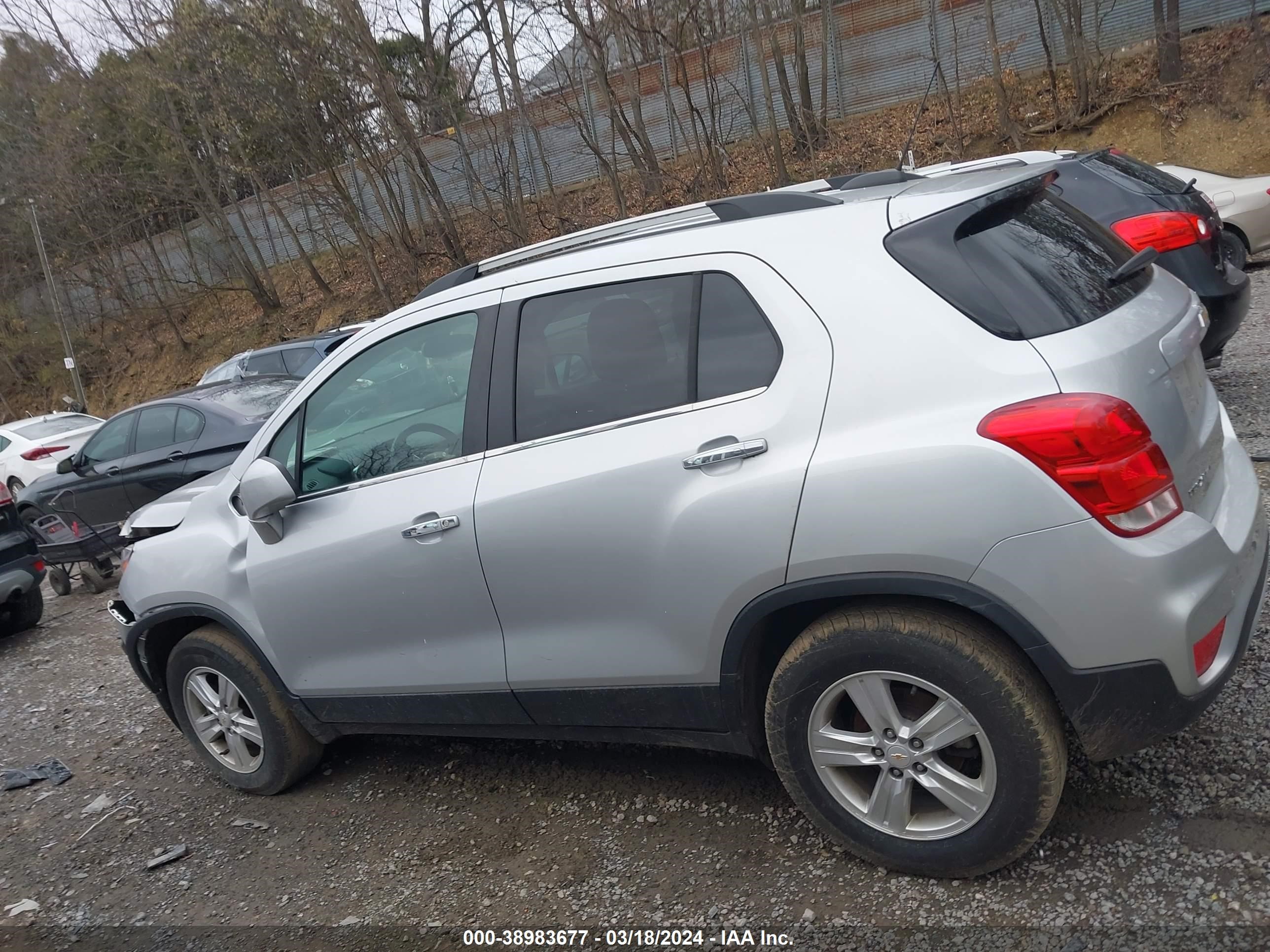 Photo 13 VIN: KL7CJPSB7JB704264 - CHEVROLET TRAX 