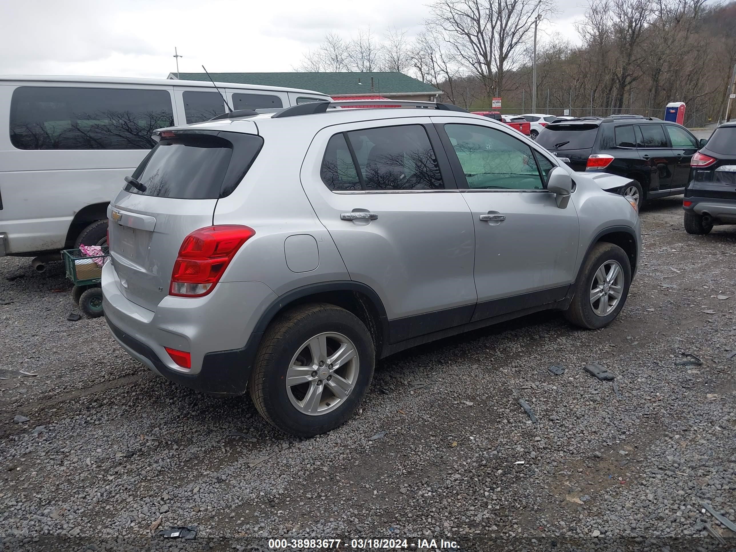 Photo 3 VIN: KL7CJPSB7JB704264 - CHEVROLET TRAX 