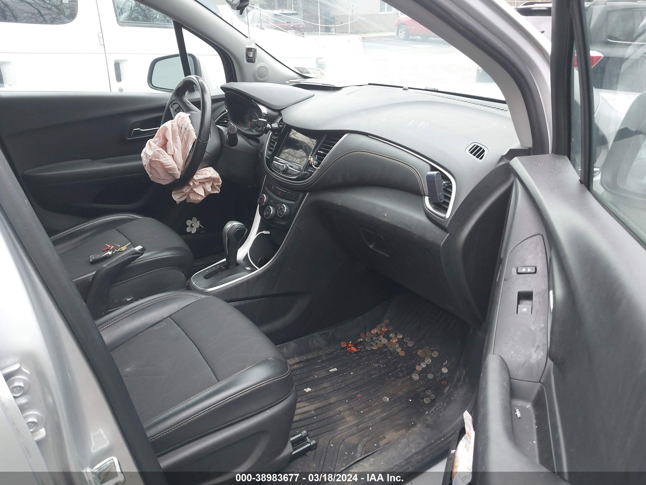 Photo 4 VIN: KL7CJPSB7JB704264 - CHEVROLET TRAX 