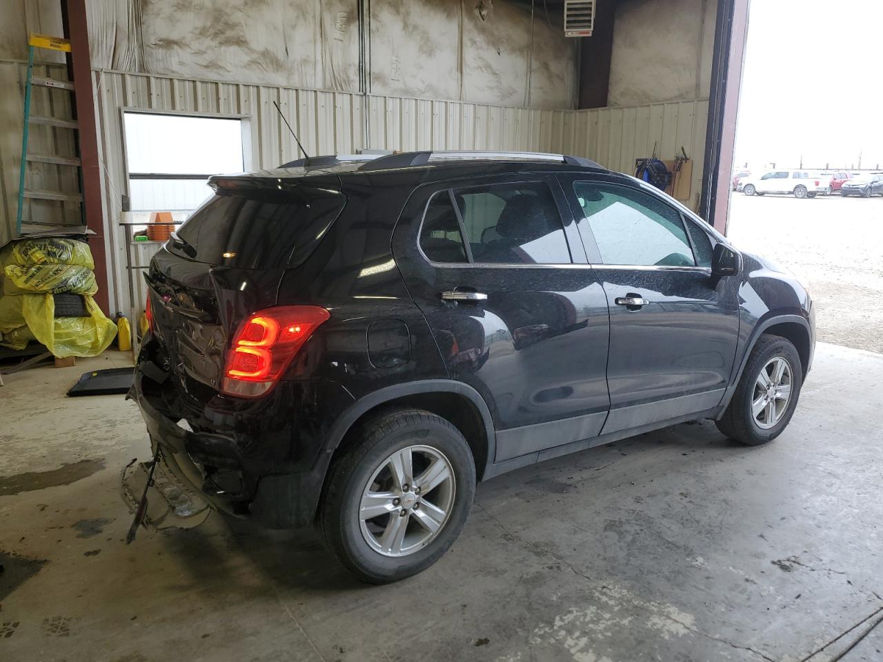 Photo 2 VIN: KL7CJPSB7KB746242 - CHEVROLET TRAX 