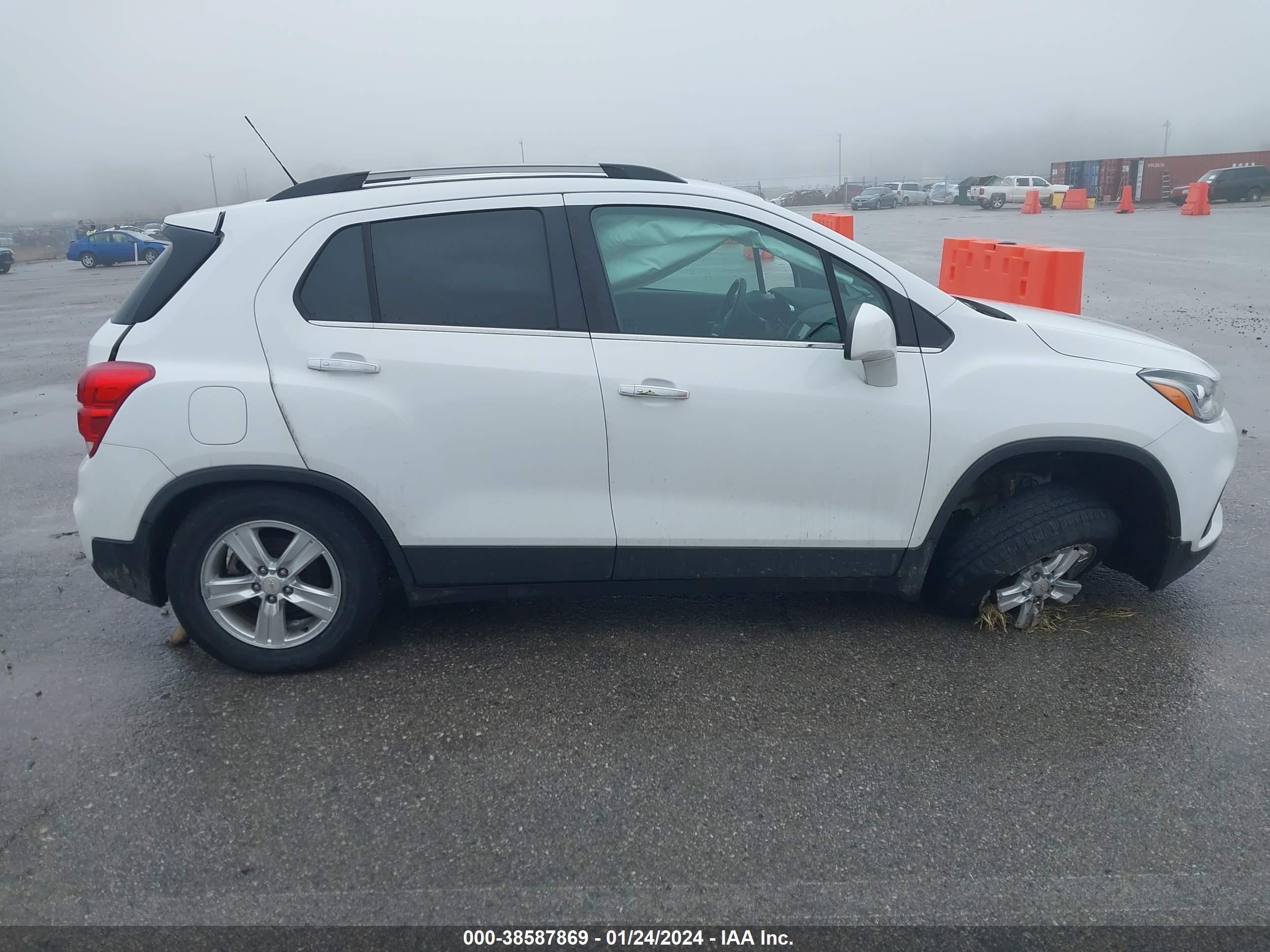 Photo 12 VIN: KL7CJPSB8JB648836 - CHEVROLET TRAX 