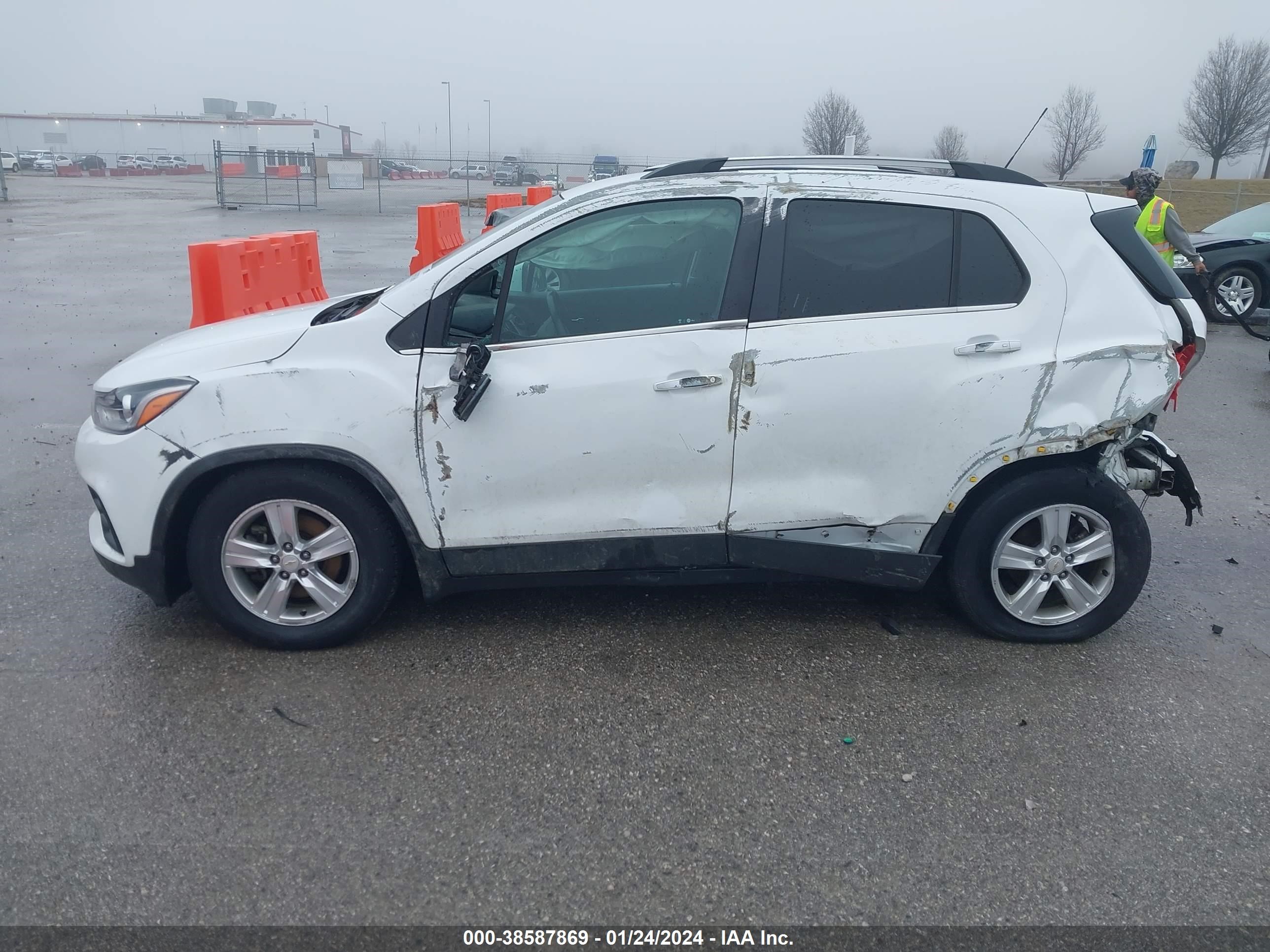 Photo 13 VIN: KL7CJPSB8JB648836 - CHEVROLET TRAX 