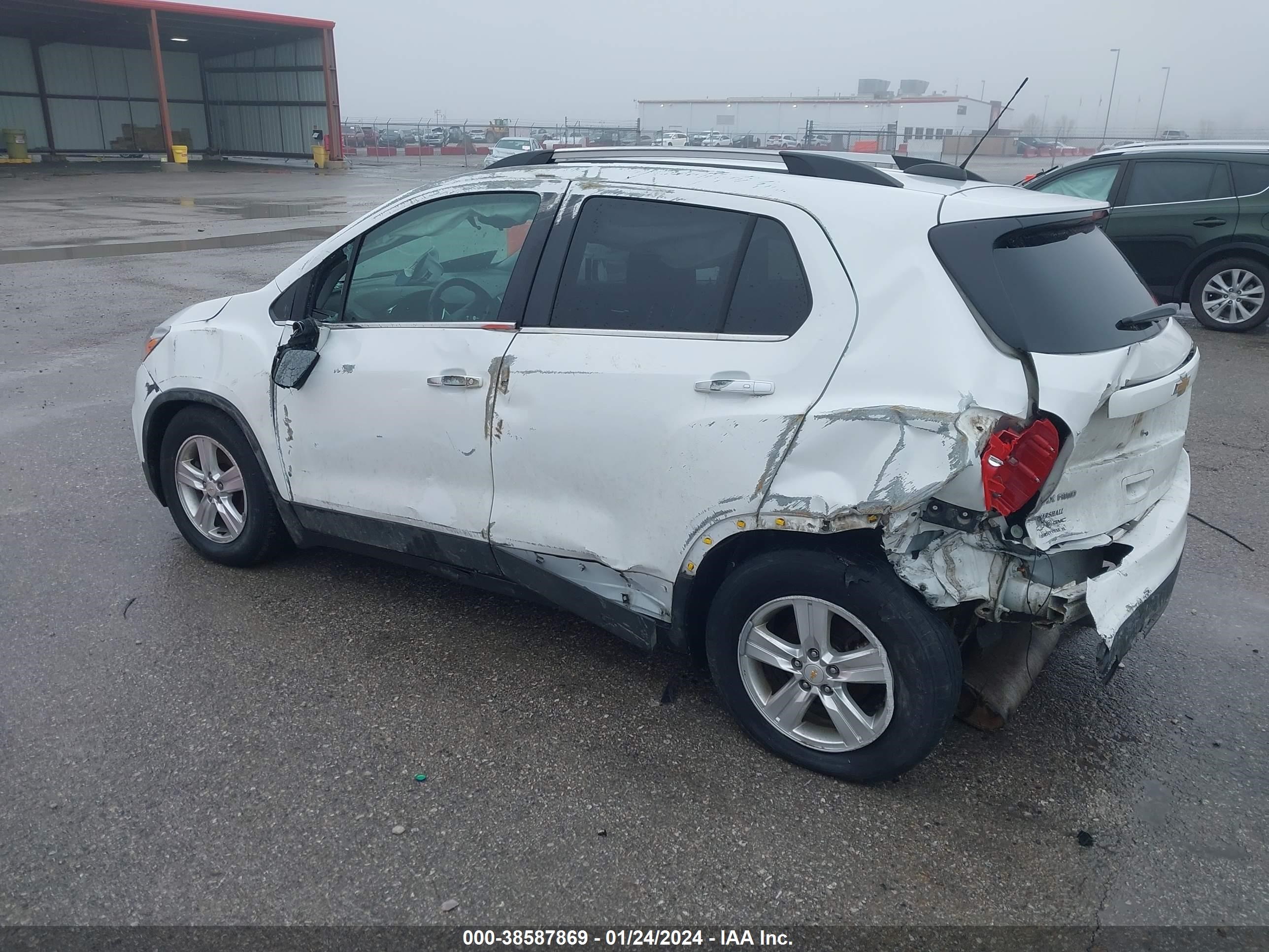 Photo 2 VIN: KL7CJPSB8JB648836 - CHEVROLET TRAX 