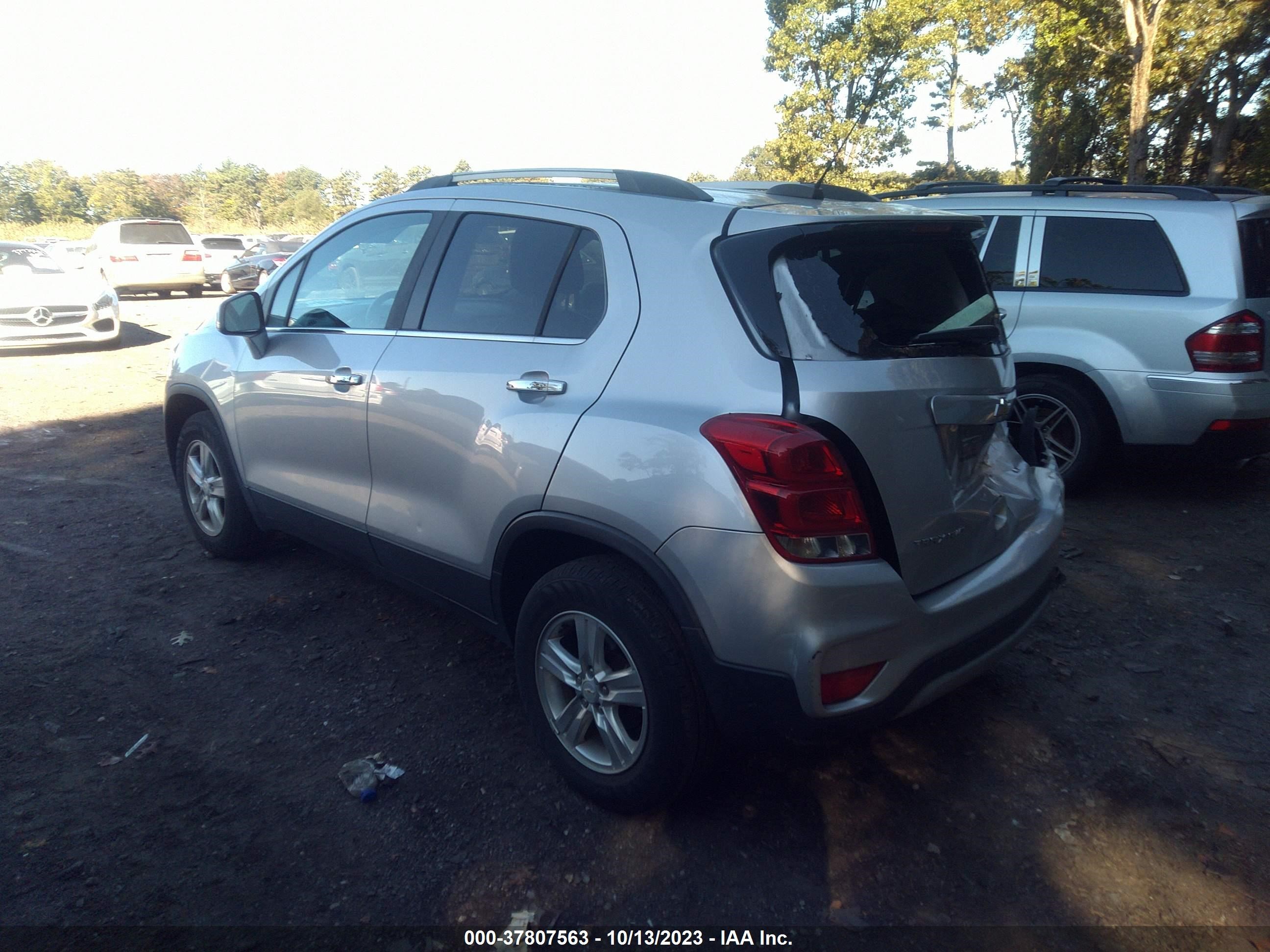 Photo 2 VIN: KL7CJPSB9JB714892 - CHEVROLET TRAX 